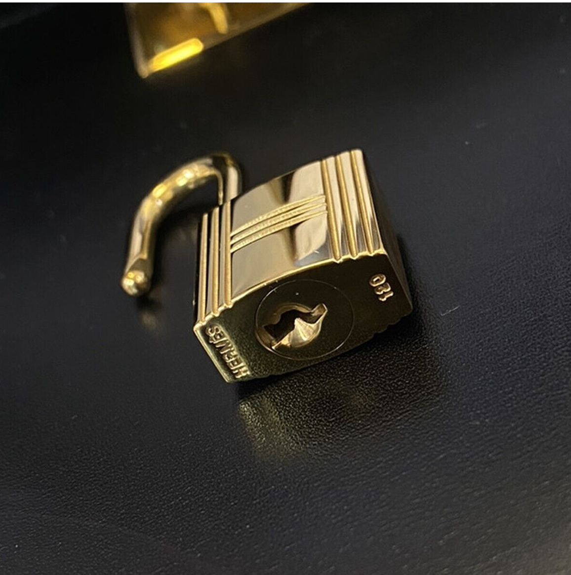 Black Hermes Kelly 28 handbag with a strap