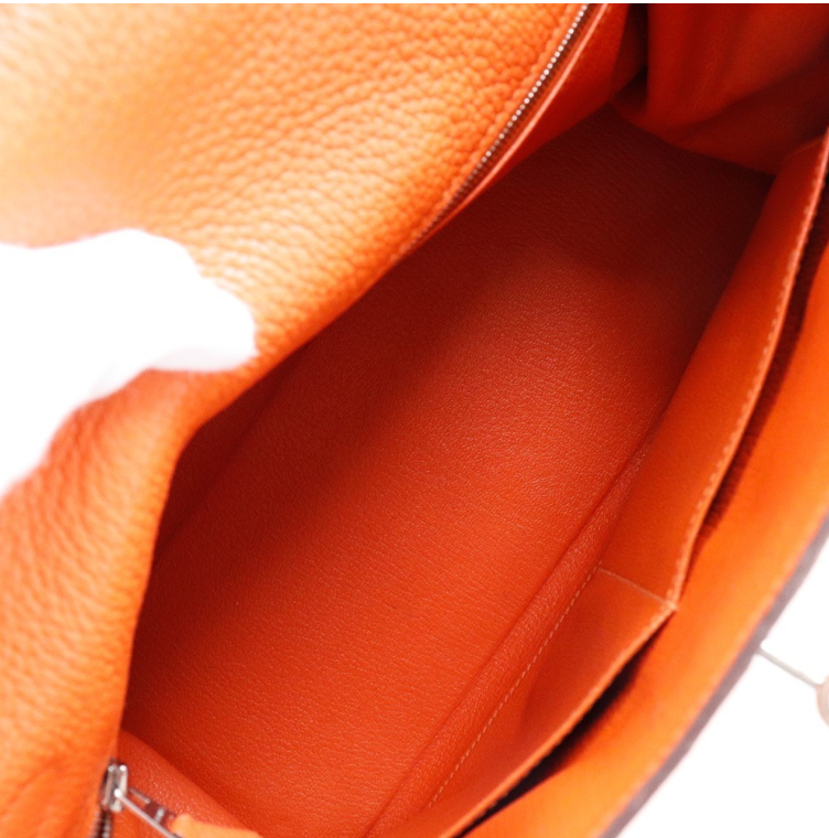 El bolso Clemence de cuero naranja Hermes Kelly 32 viene con accesorios