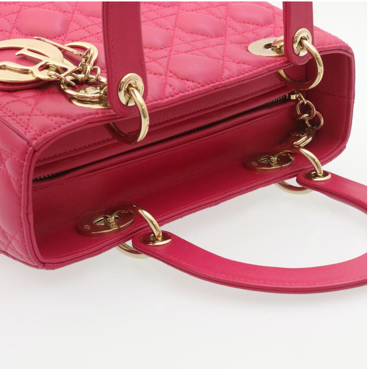 Bolso mini Lady Dior de piel de cordero fucsia con asa larga