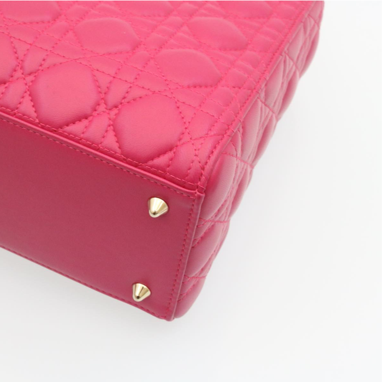 Bolso mini Lady Dior de piel de cordero fucsia con asa larga