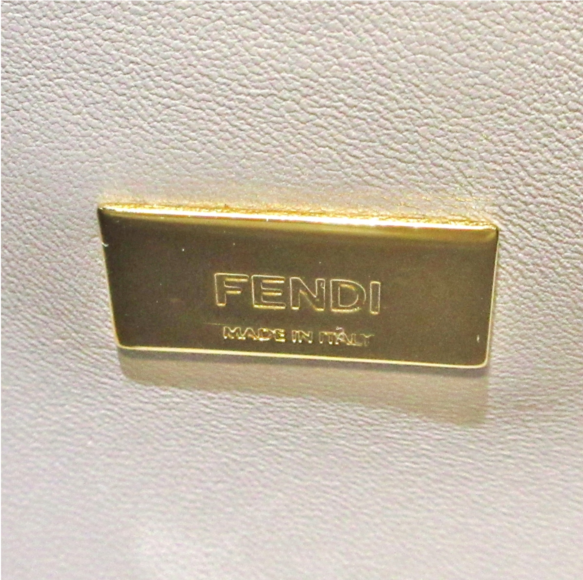 Fendi Peekaboo Iseeu Small Bolso de piel azul marino con correa larga