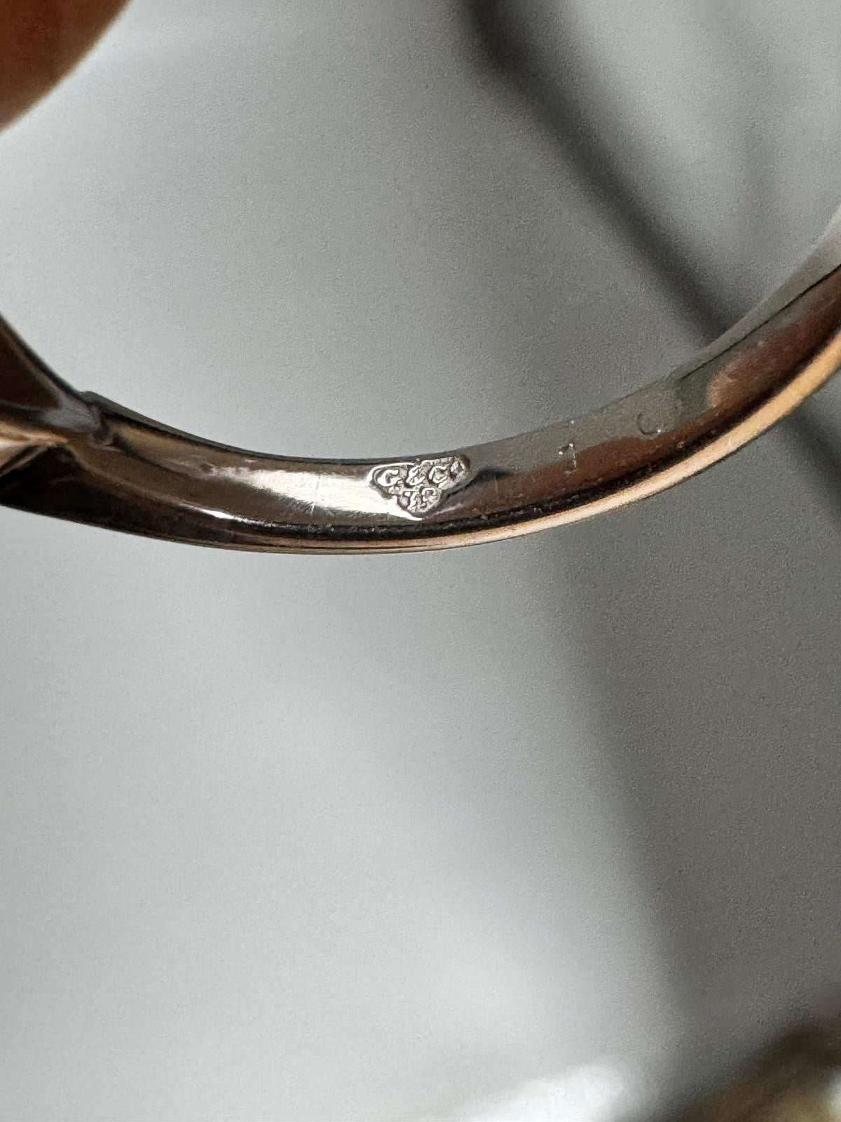 Vintage Garrard 18k white gold engagement ring set with a 1,06ct round brilliant cut diamond of VVS clarity F colour