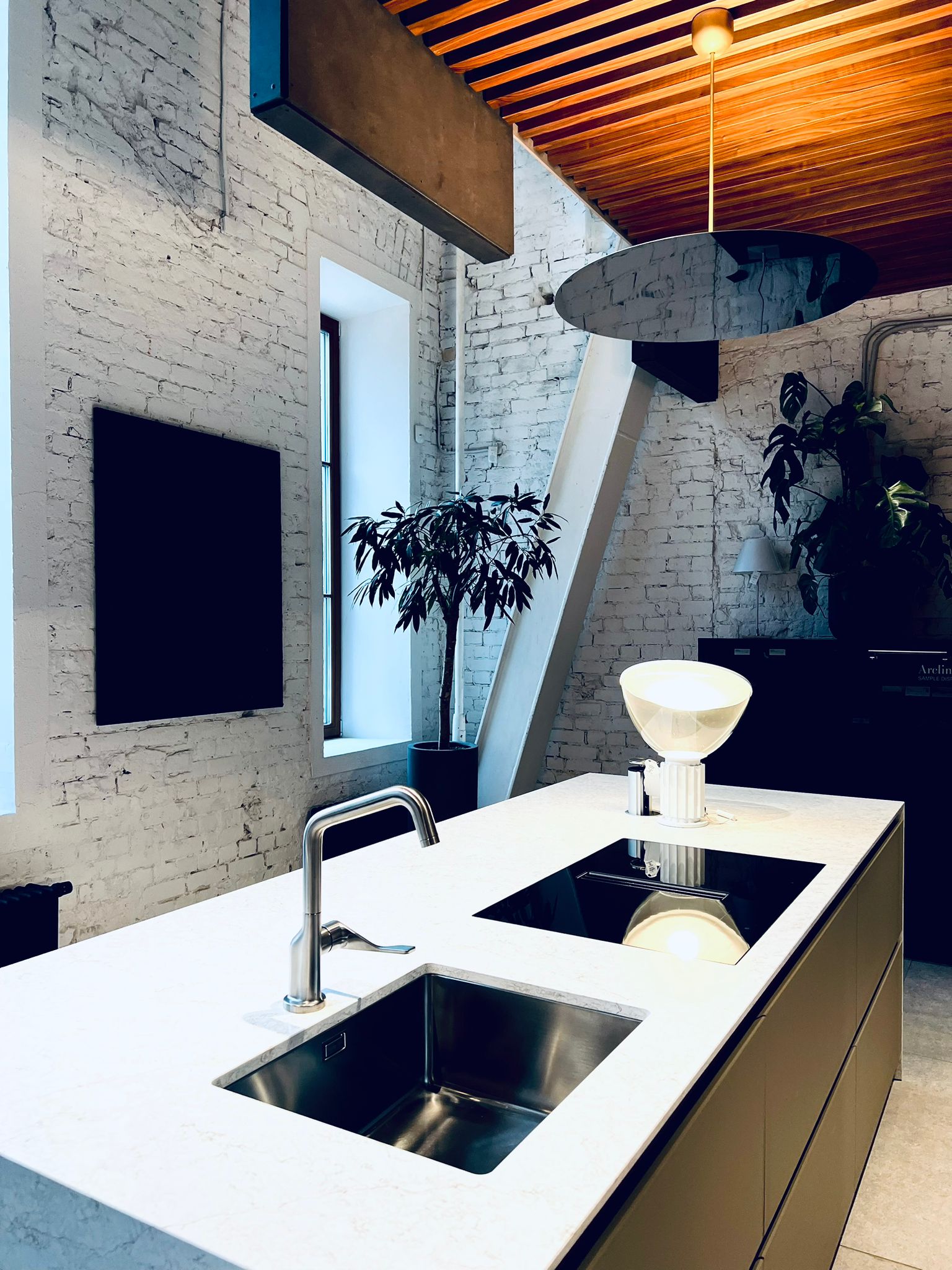 "Nero d'Averio" oil on canvas by Ieva Bondare executed in authors technique