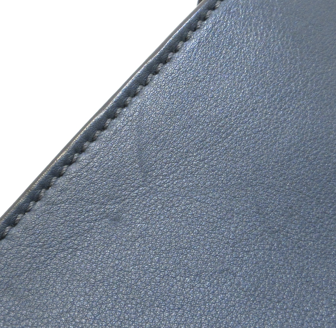 Fendi Peekaboo Iseeu Small Bolso de piel azul marino con correa larga