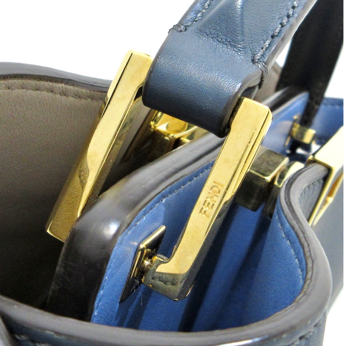 Fendi Peekaboo Iseeu Small Bolso de piel azul marino con correa larga