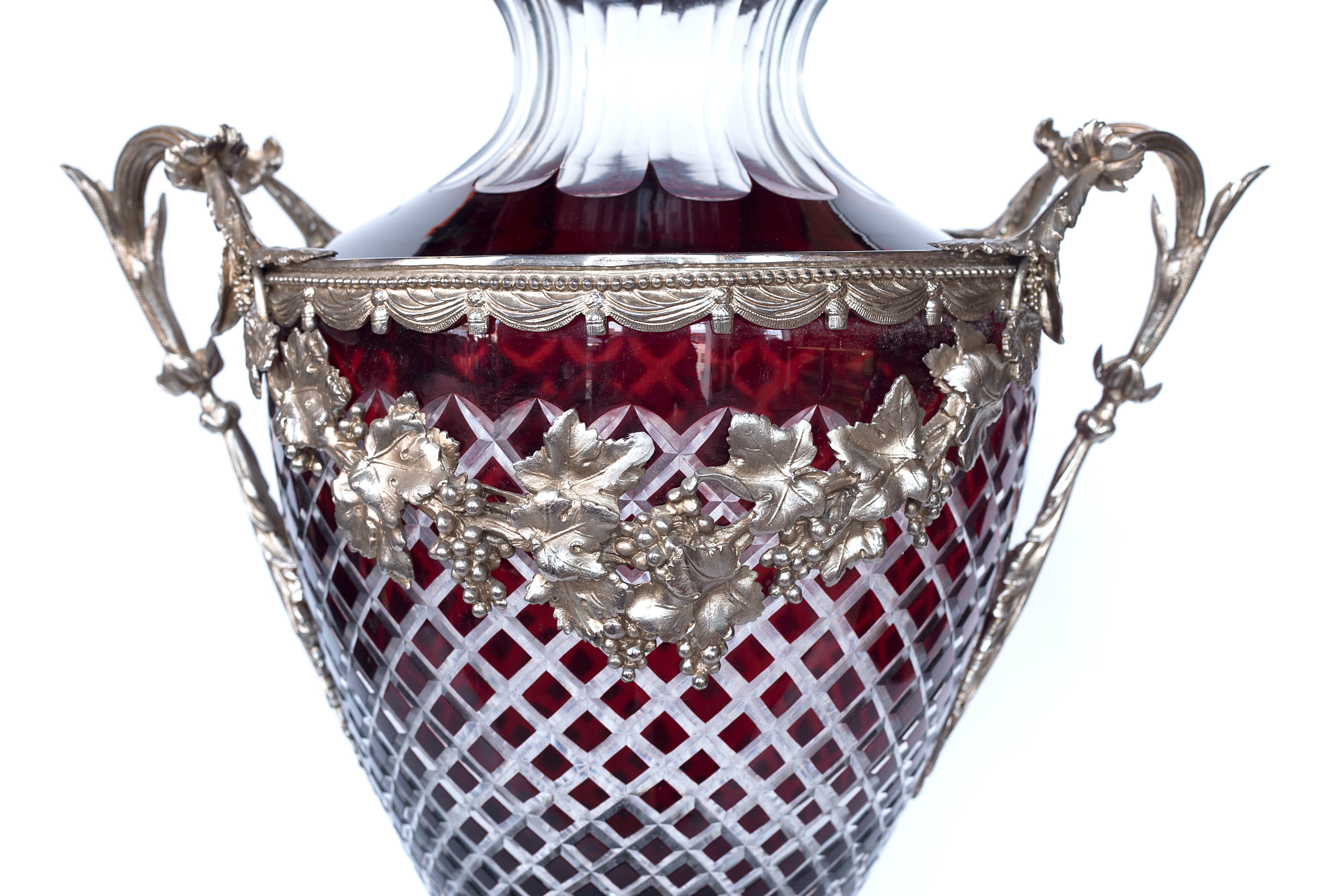 Par de jarrones decorativos masivos de Baccarat