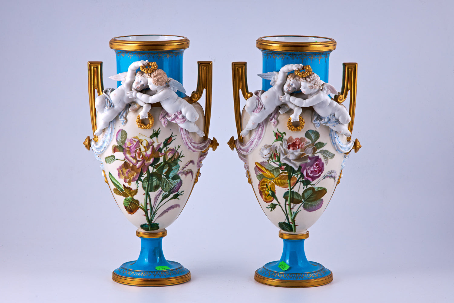 Par de jarrones de porcelana Jacob Petit pintados a mano