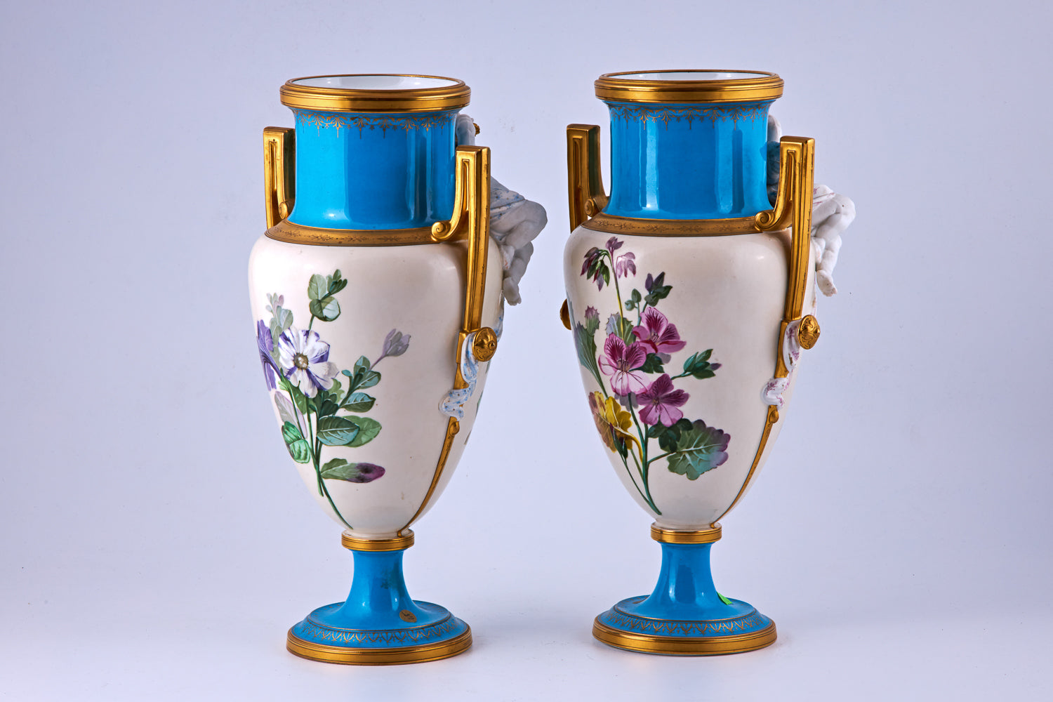 Par de jarrones de porcelana Jacob Petit pintados a mano