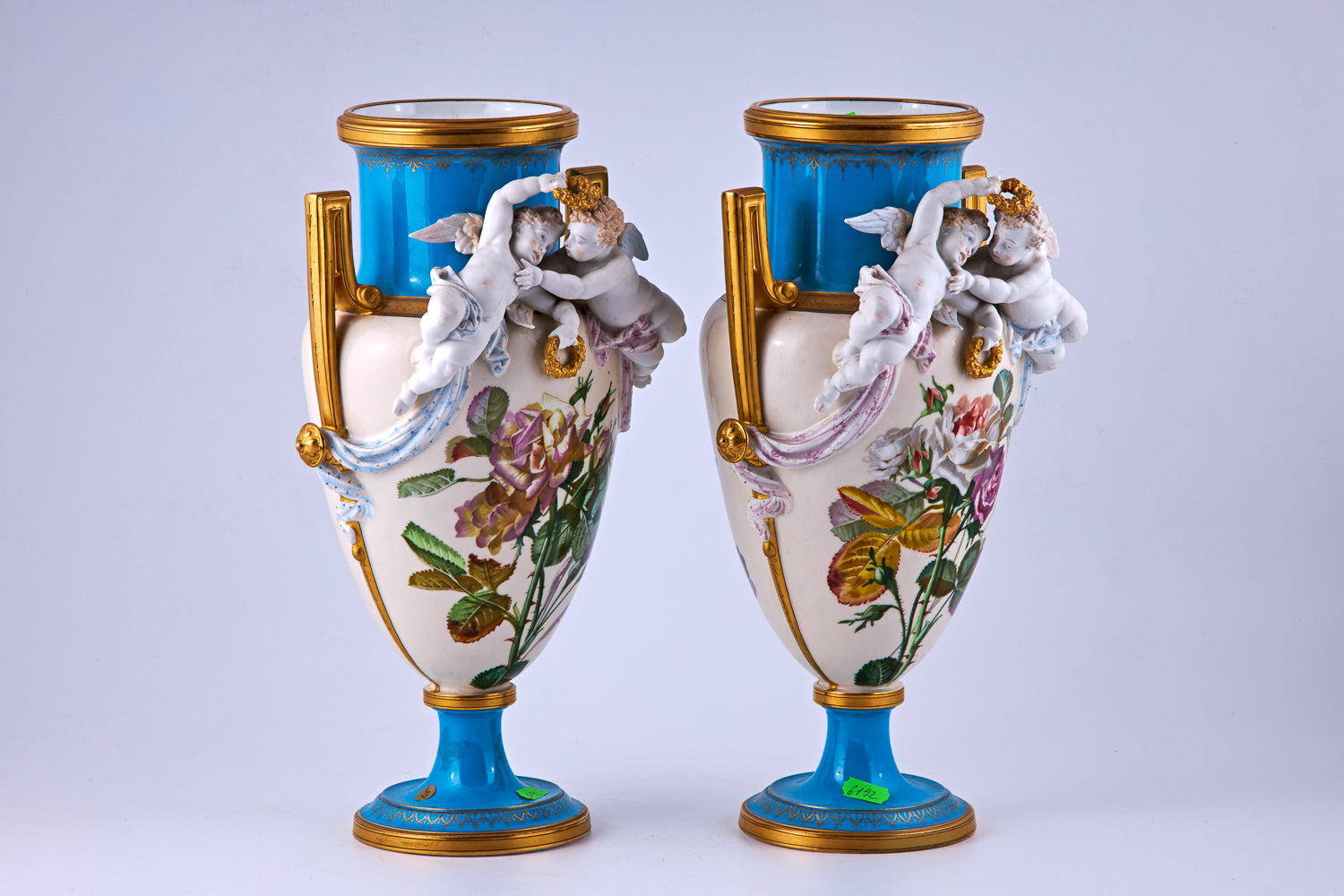 Par de jarrones de porcelana Jacob Petit pintados a mano