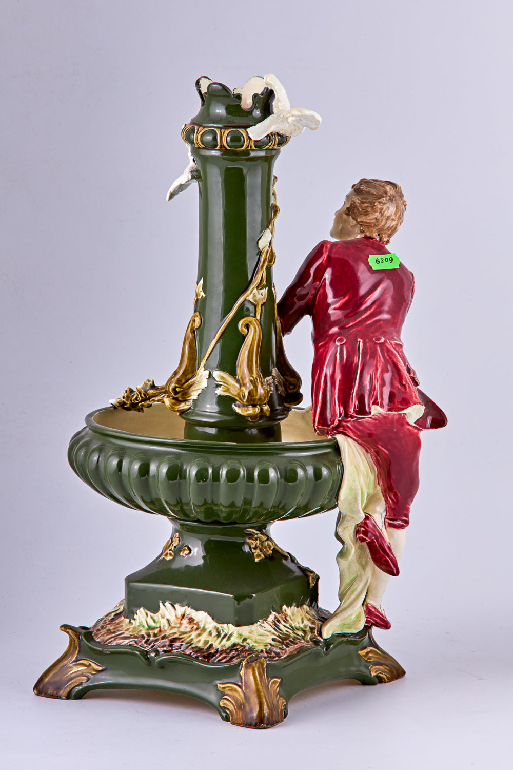 Jarrón decorativo de mayólica modelado en relieve pintado a mano Art Nouveau