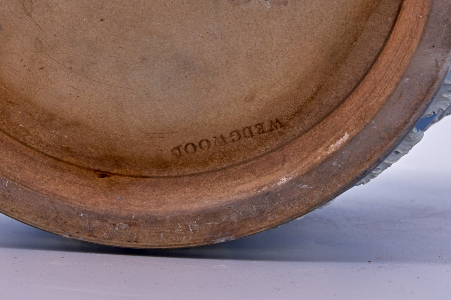 Jarrón de jasperware Wedgwood con estuco de porcelana con motivo neoclásico