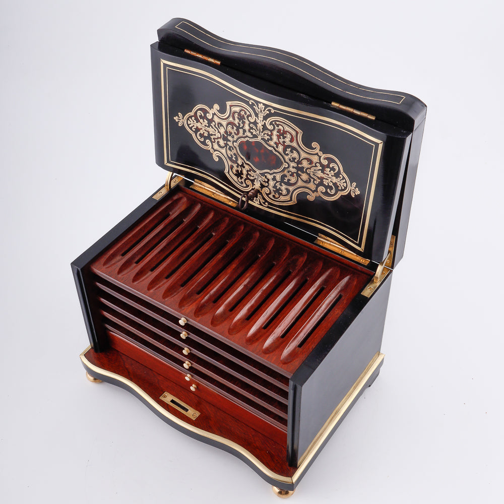 Mid 19th century Napoleon III Boulle cigar humidor executed in marquetry technique