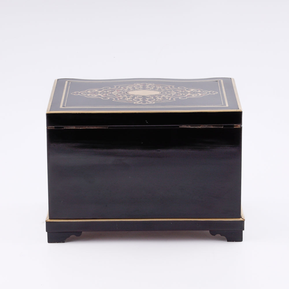 Mid 19th century Napoleon III Boulle cigar humidor executed in marquetry technique