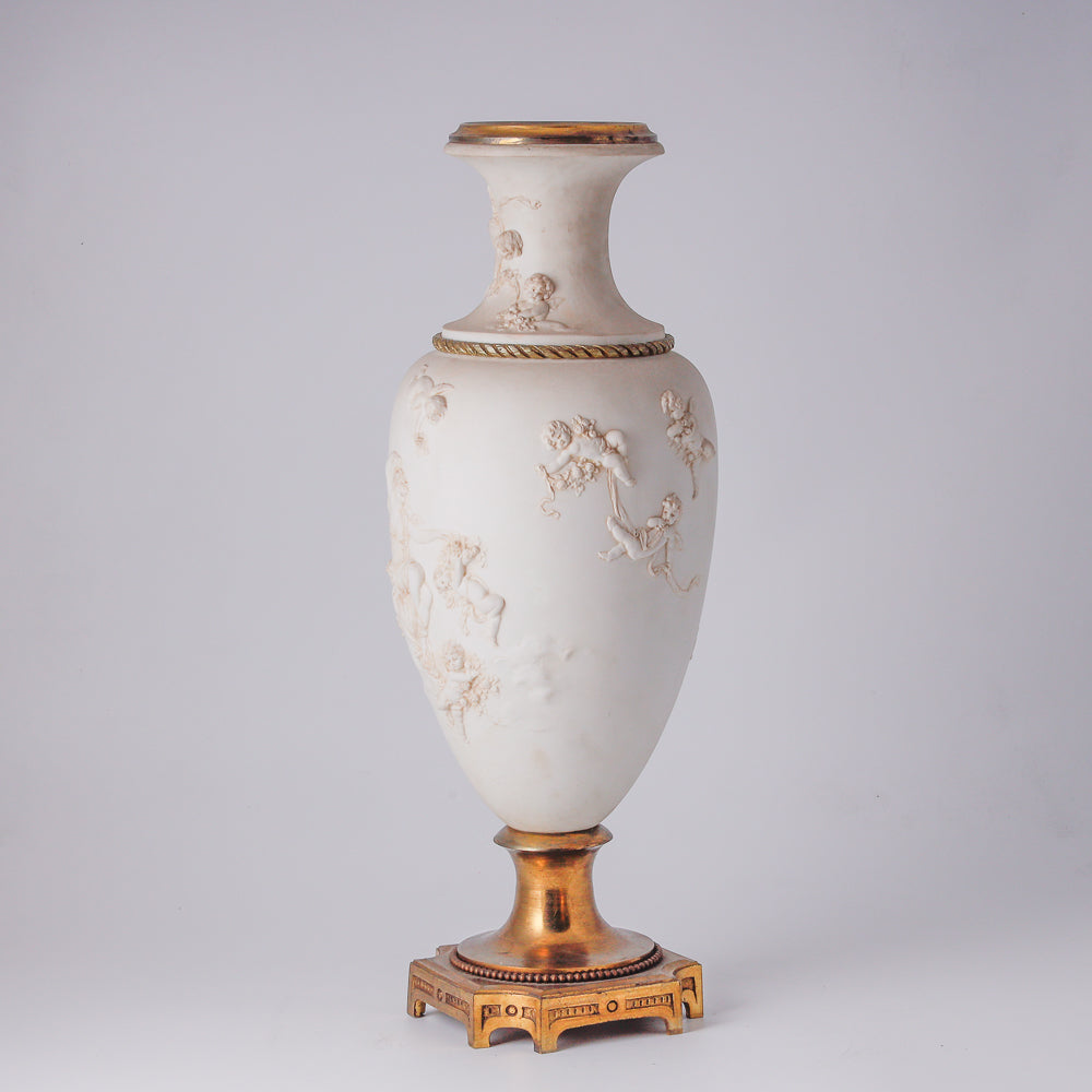 Antique neoclassical salon vase dorned with delicate motifs of Venera and Amors