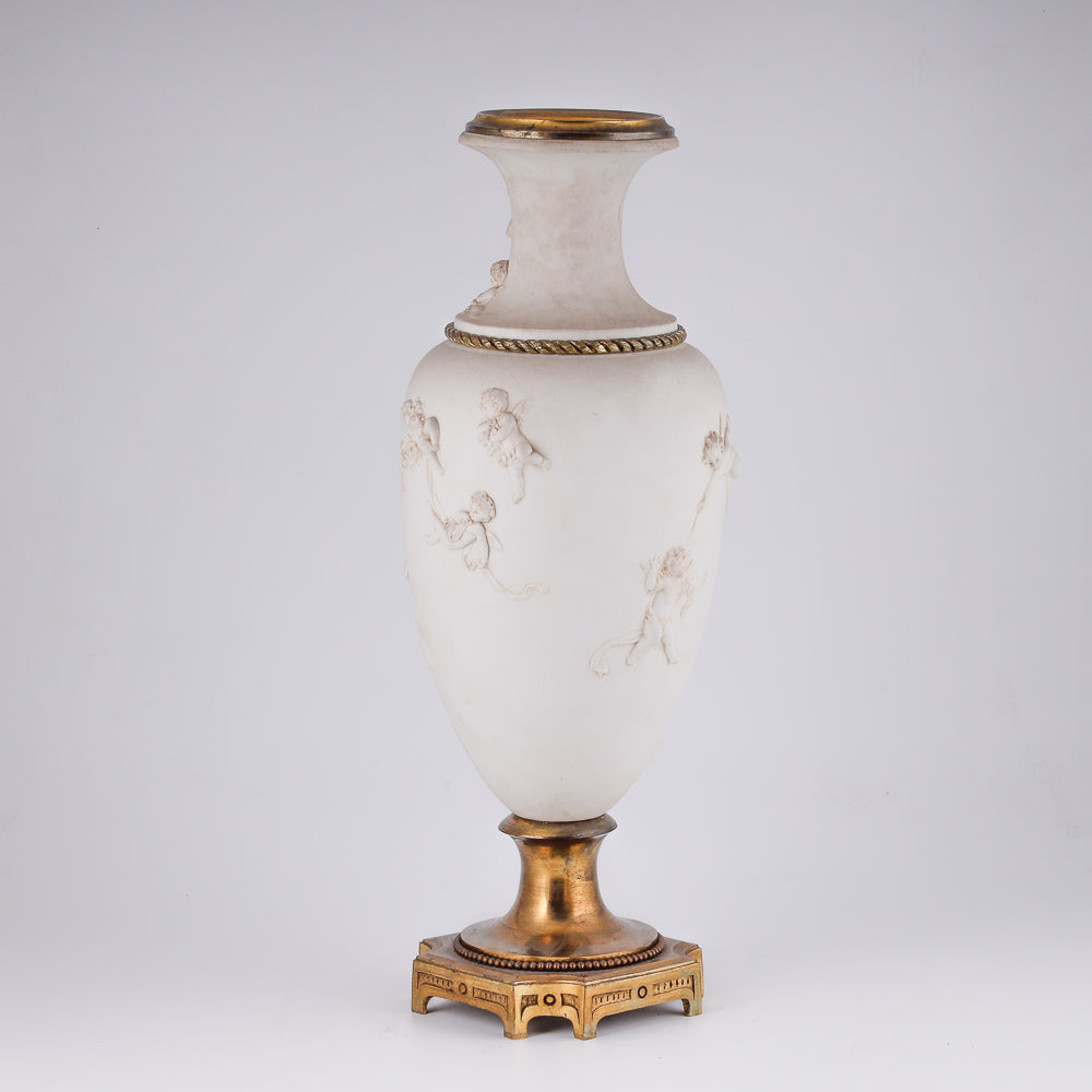 Antique neoclassical salon vase dorned with delicate motifs of Venera and Amors