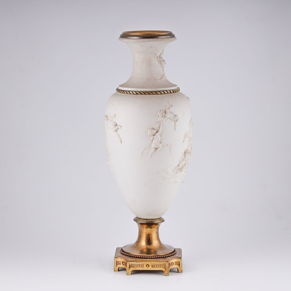 Antique neoclassical salon vase dorned with delicate motifs of Venera and Amors