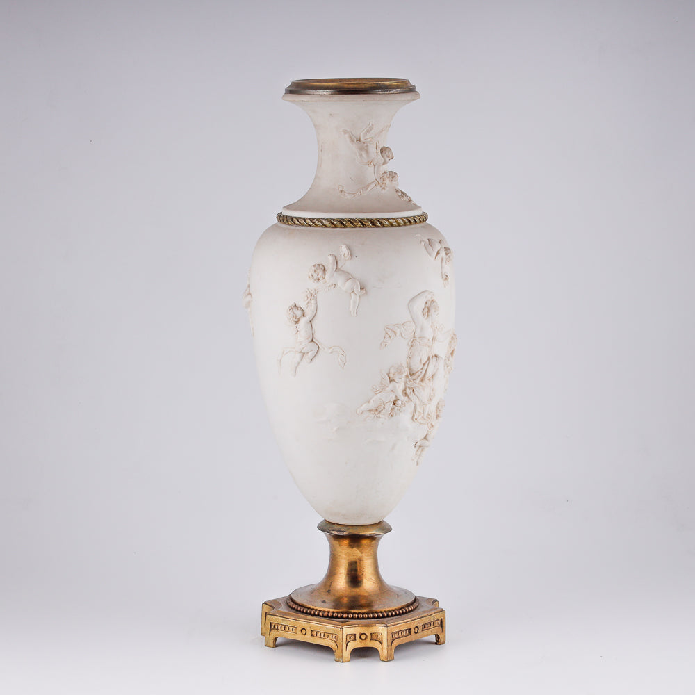 Antique neoclassical salon vase dorned with delicate motifs of Venera and Amors