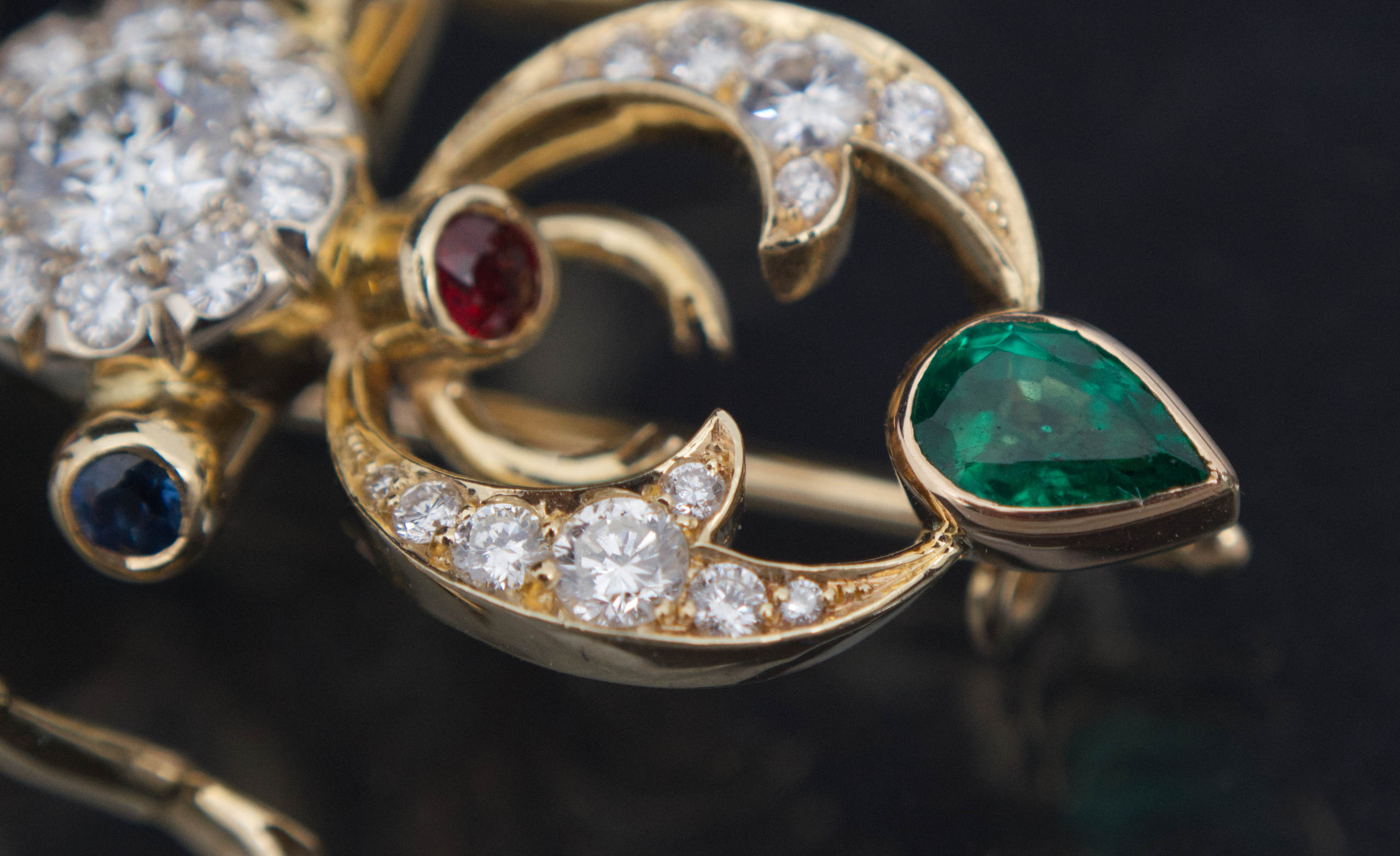 14k yellow gold pin brooch in a design of a bug set with natural diamonds, tanzanite, amethyst and emerald