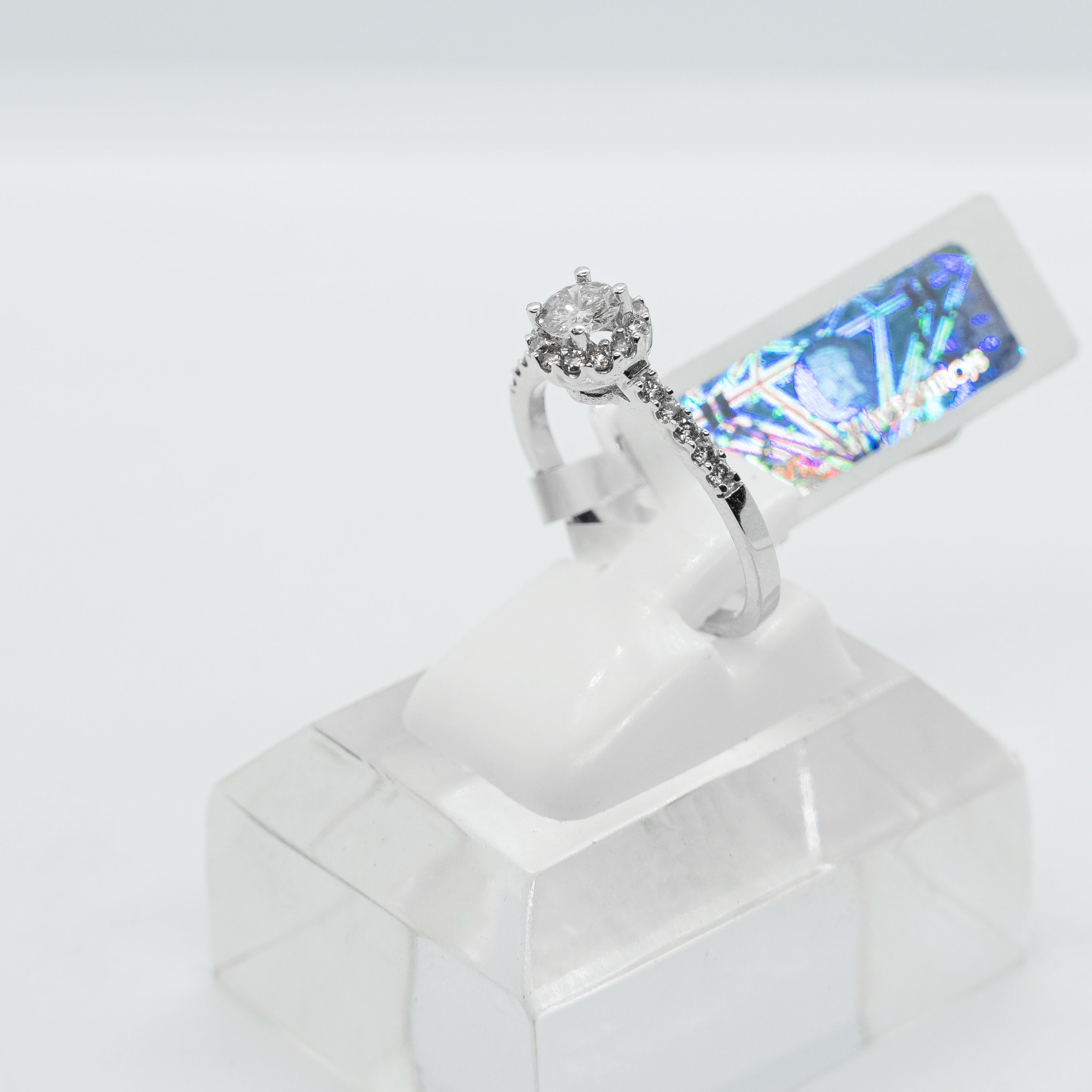 18 white gold engagement ring set with 0,65CTW of diamonds