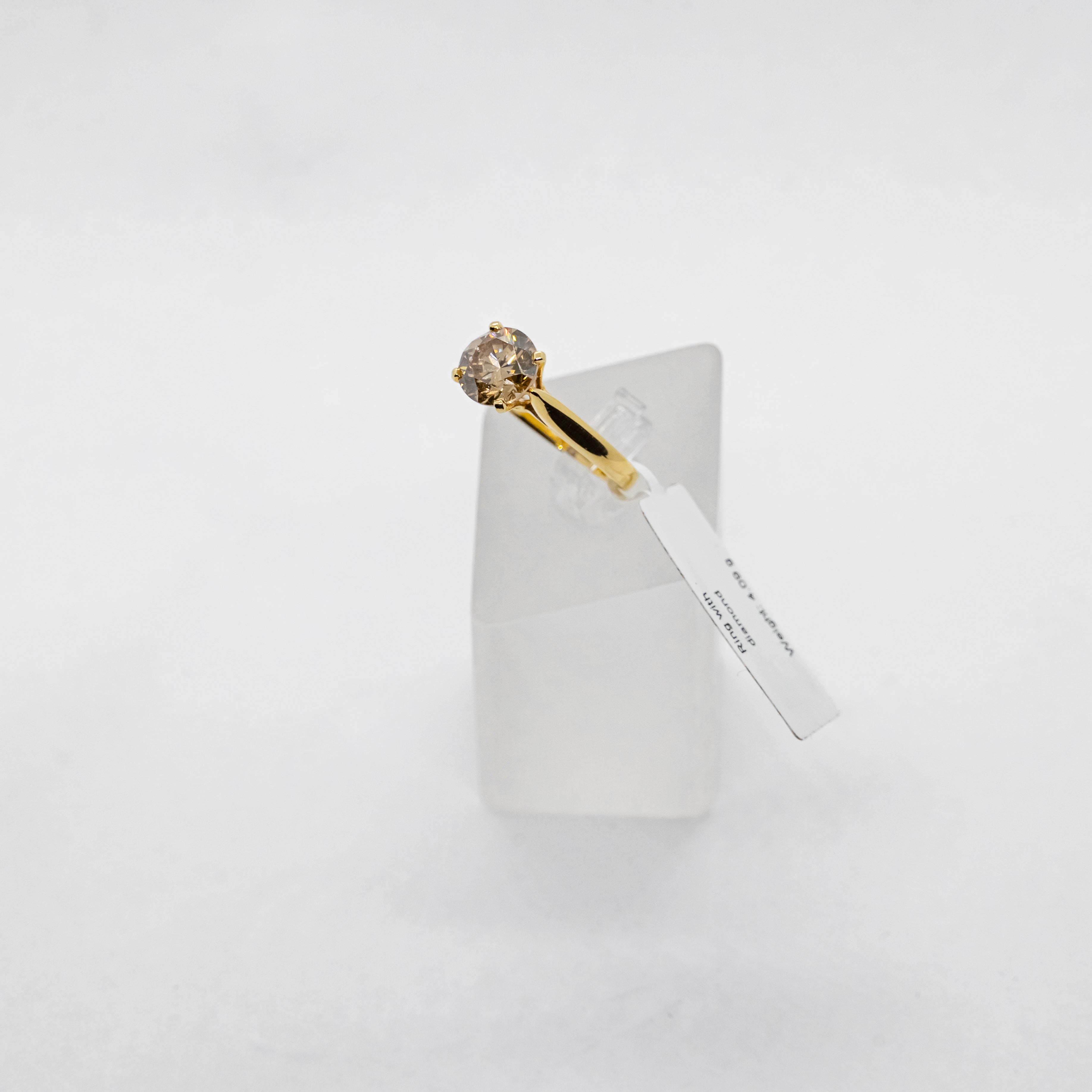Anillo de compromiso de oro amarillo de 18 quilates con diamante Fancy Orange Brown