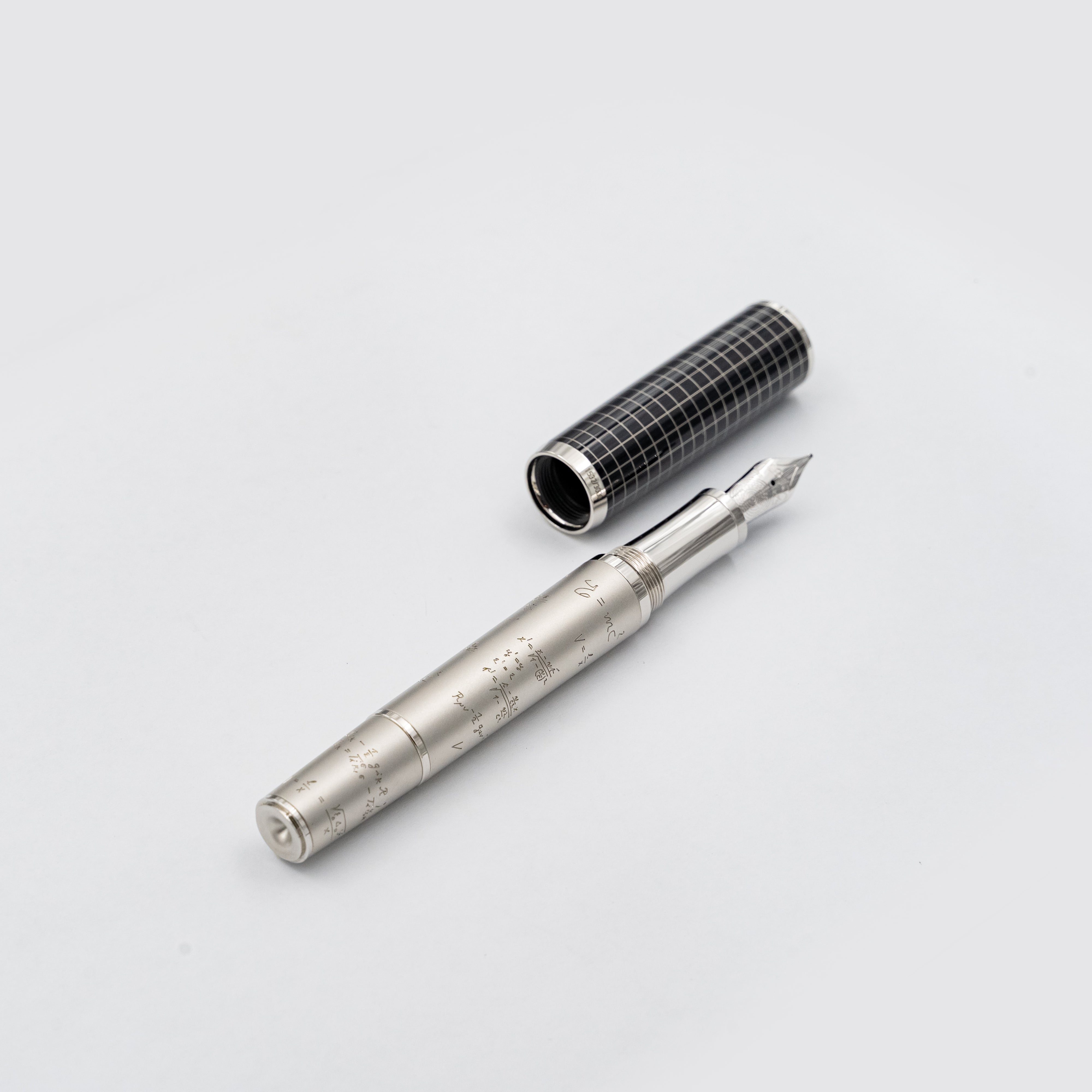 Montblanc Juego completo Edición limitada 3000 Pluma estilográfica Albert Einstein platinada