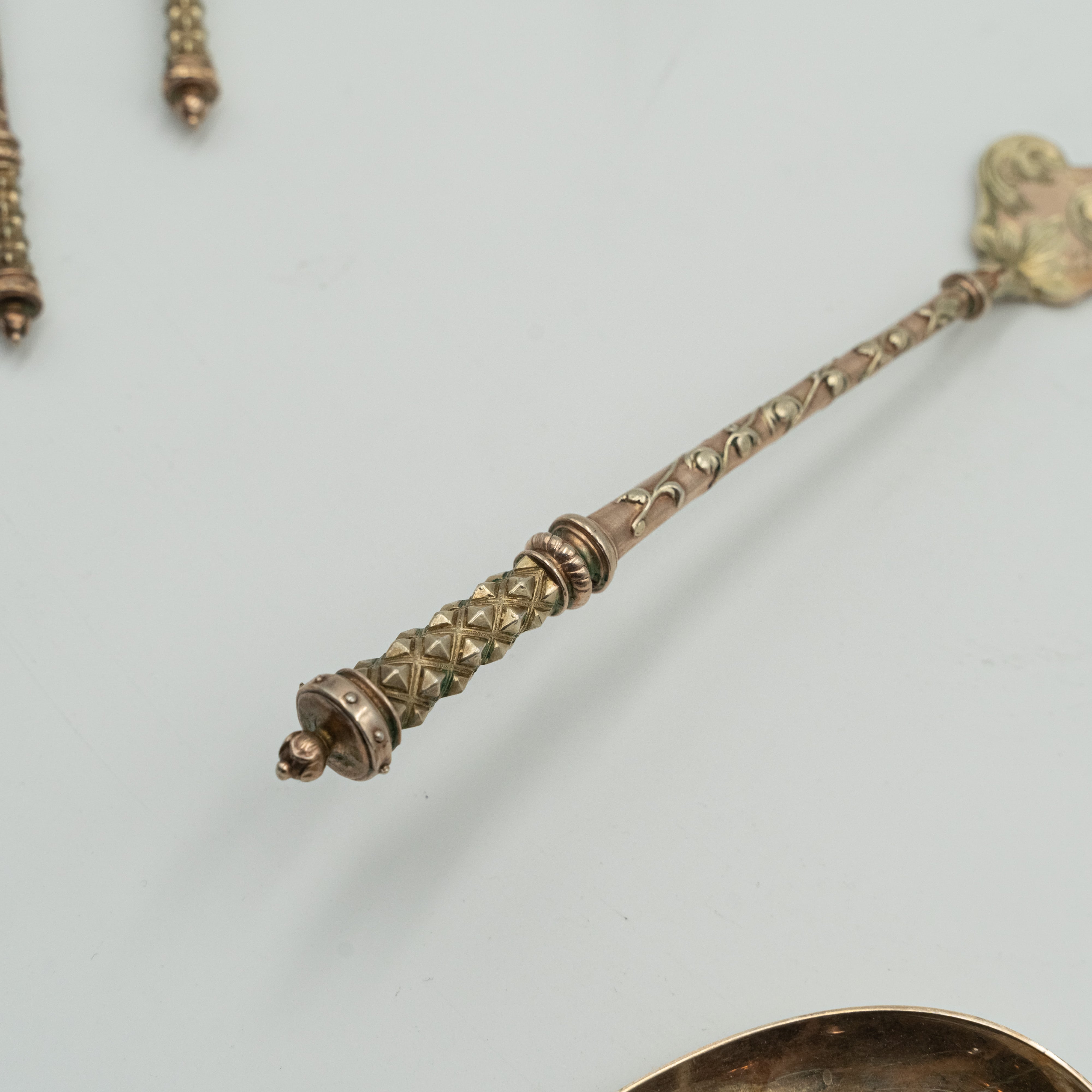 Servicio de postre francés antiguo de plata dorada para 12 personas