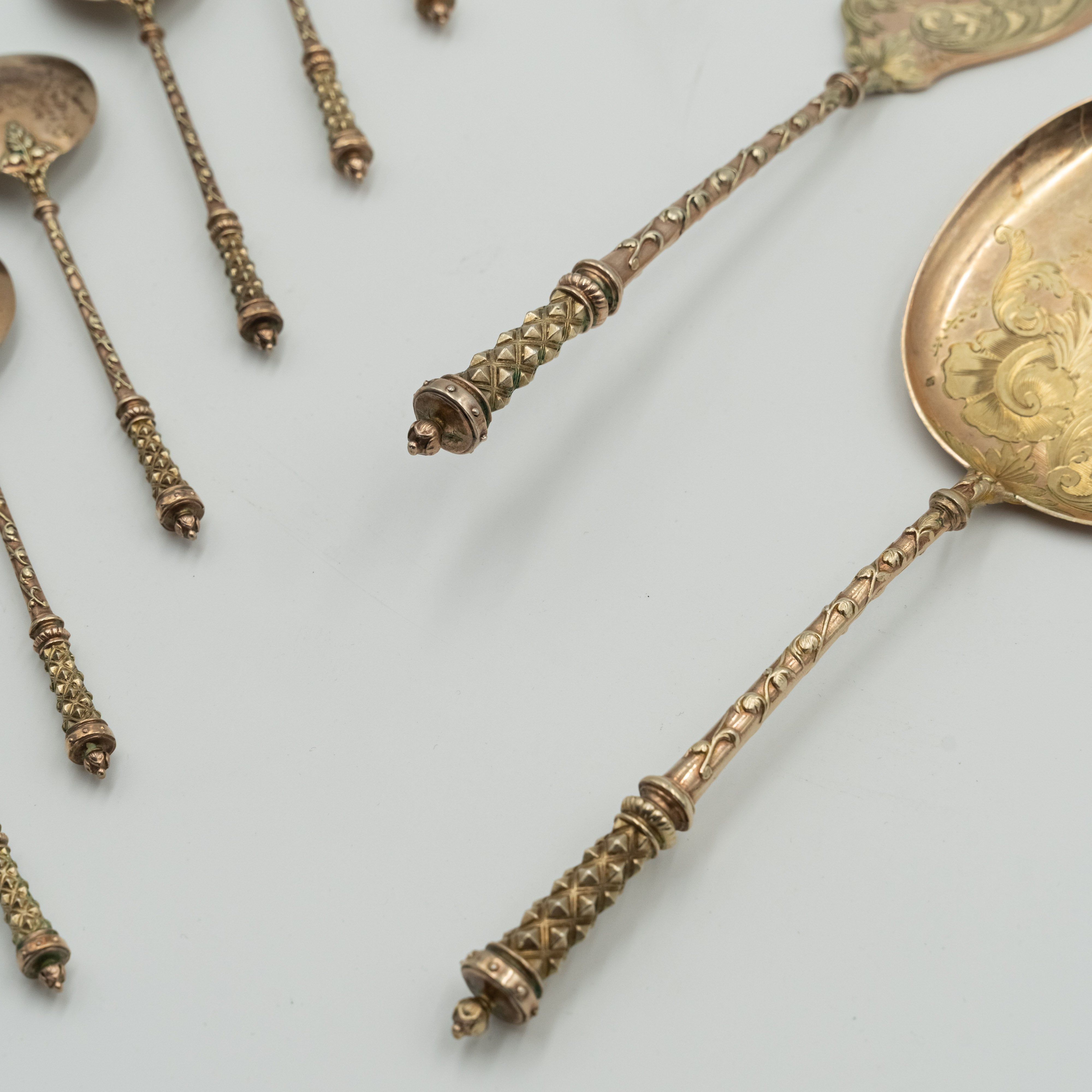 Servicio de postre francés antiguo de plata dorada para 12 personas