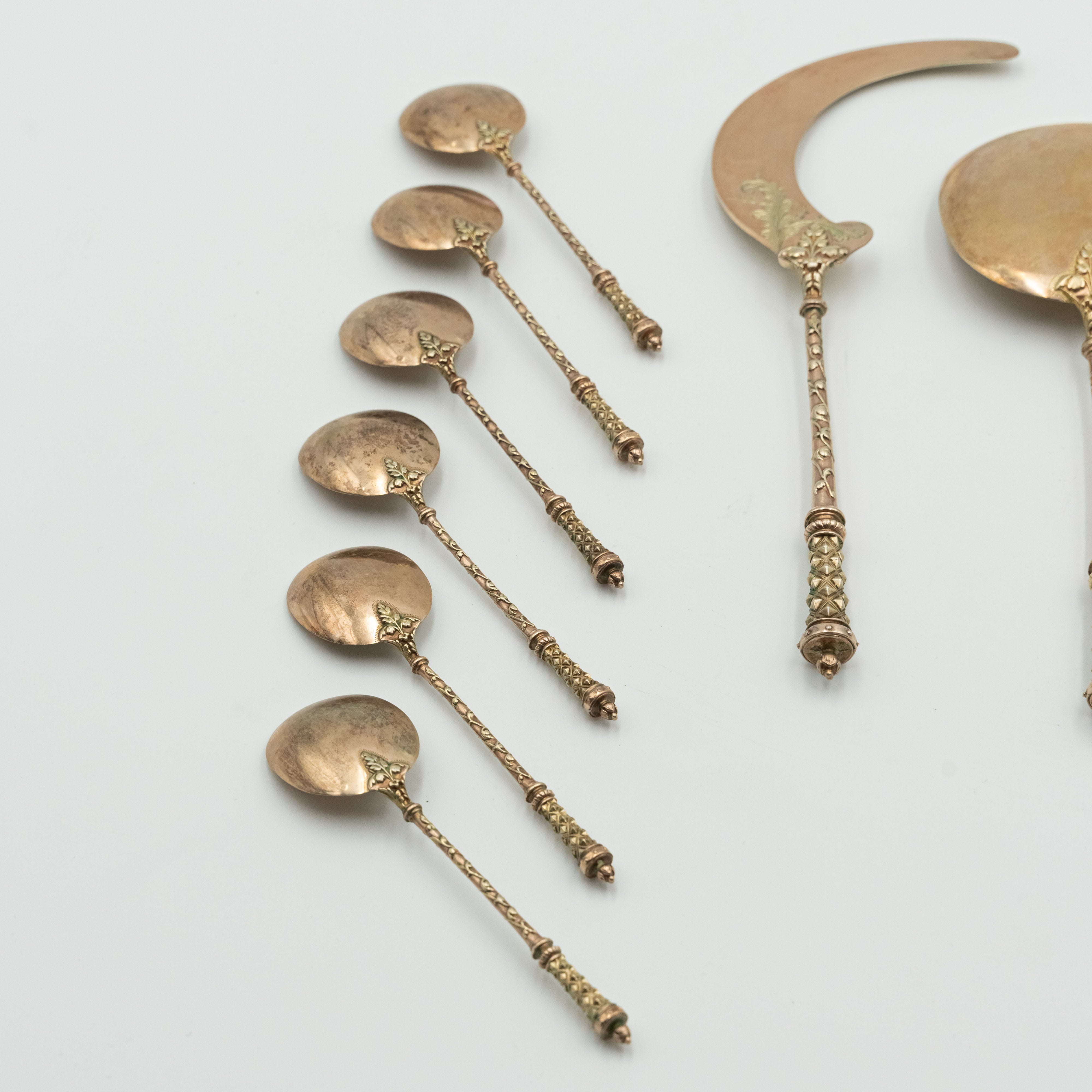 Servicio de postre francés antiguo de plata dorada para 12 personas