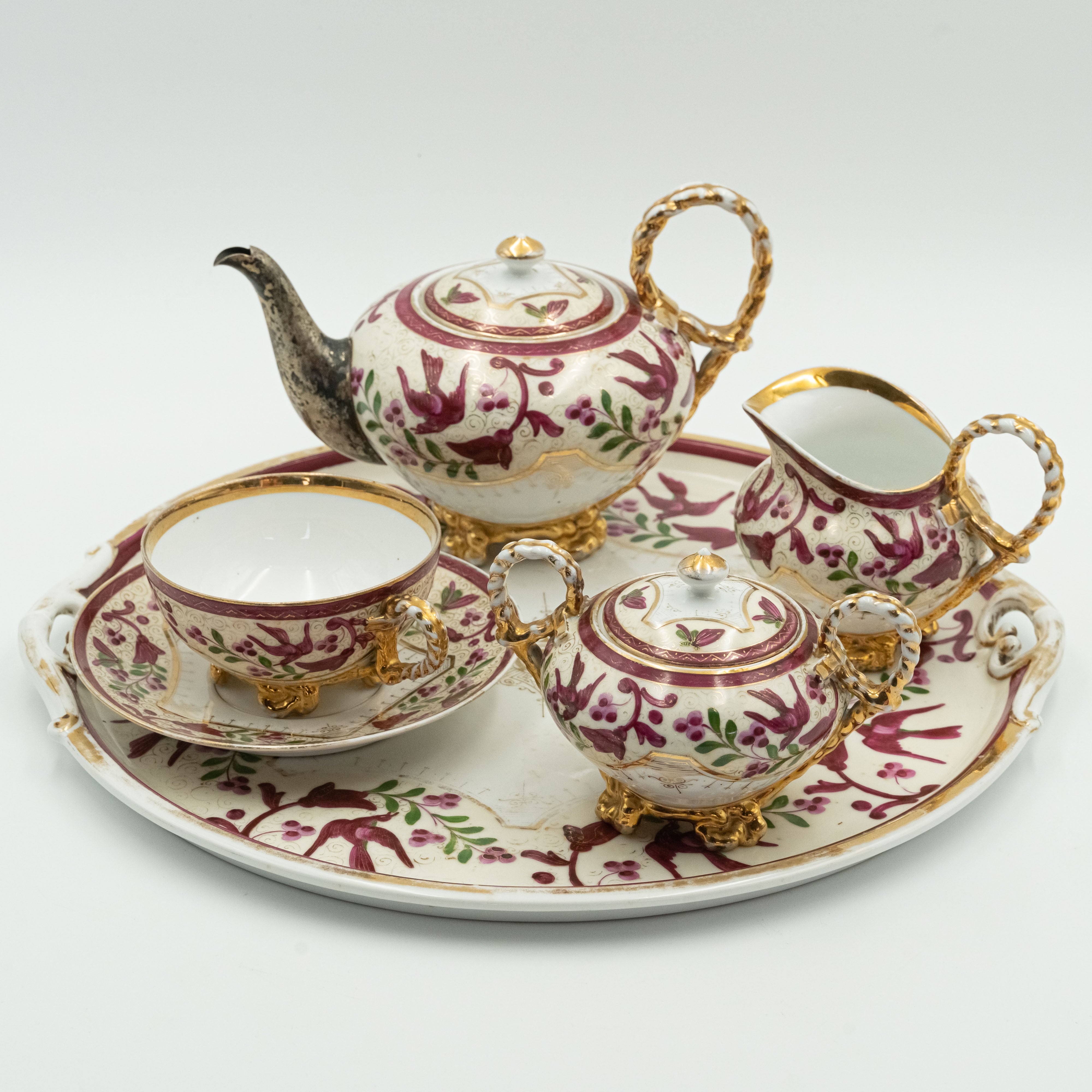 Juego de té "Egoist" de porcelana de finales del siglo XIX para una persona compuesto por seis objetos