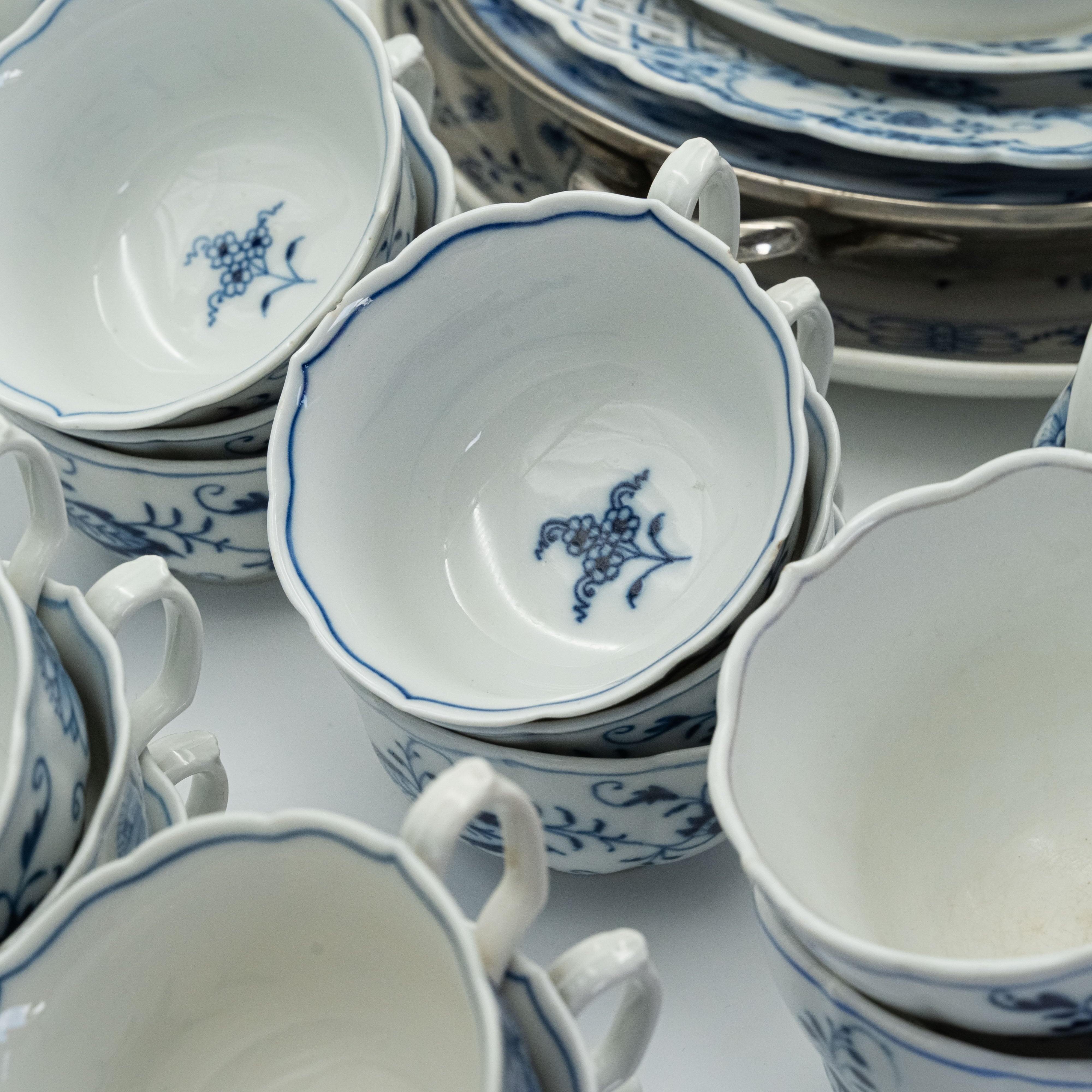 Magnificent 19th century Meissen "Onion" pattern porcelain tea and coffee service