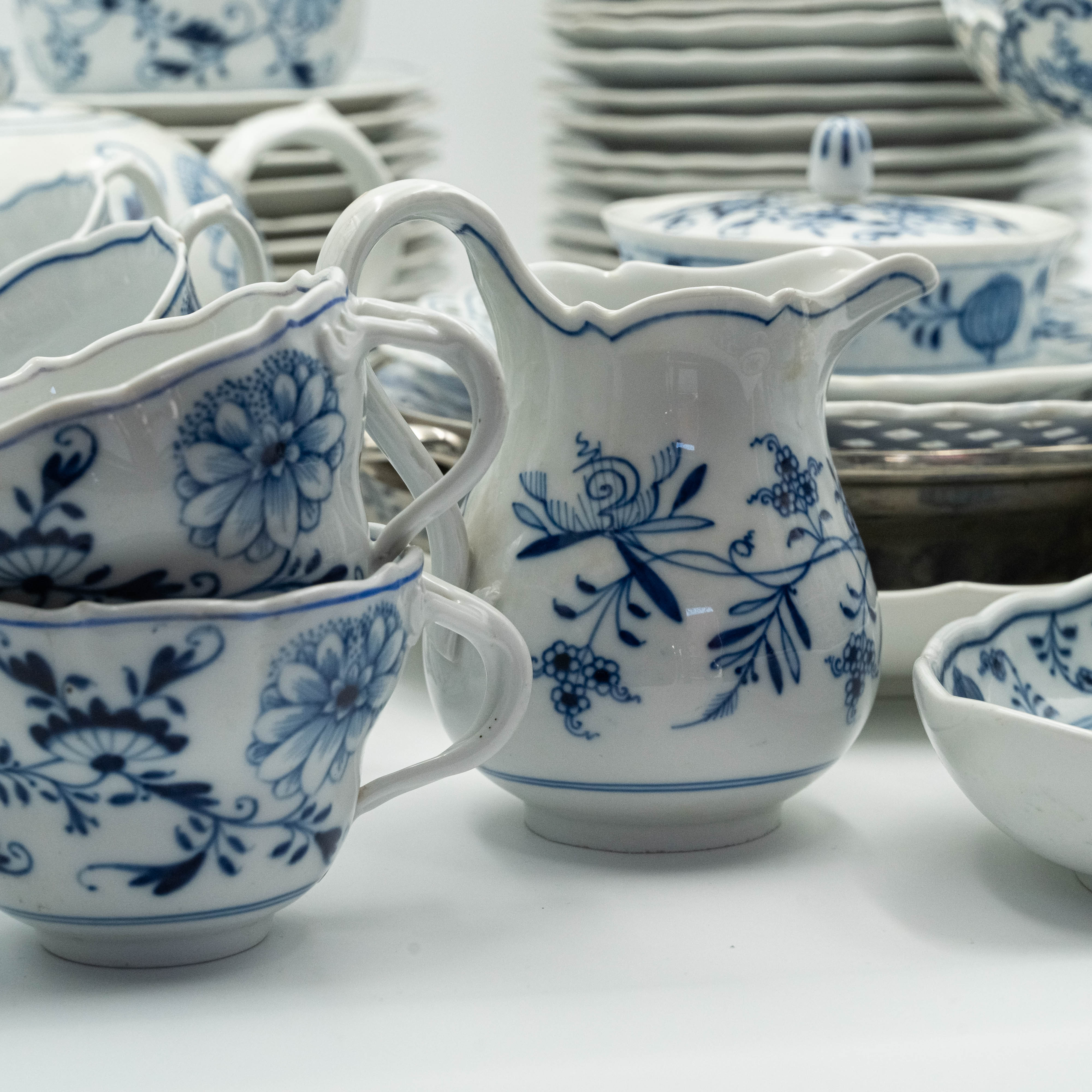 Magnificent 19th century Meissen "Onion" pattern porcelain tea and coffee service