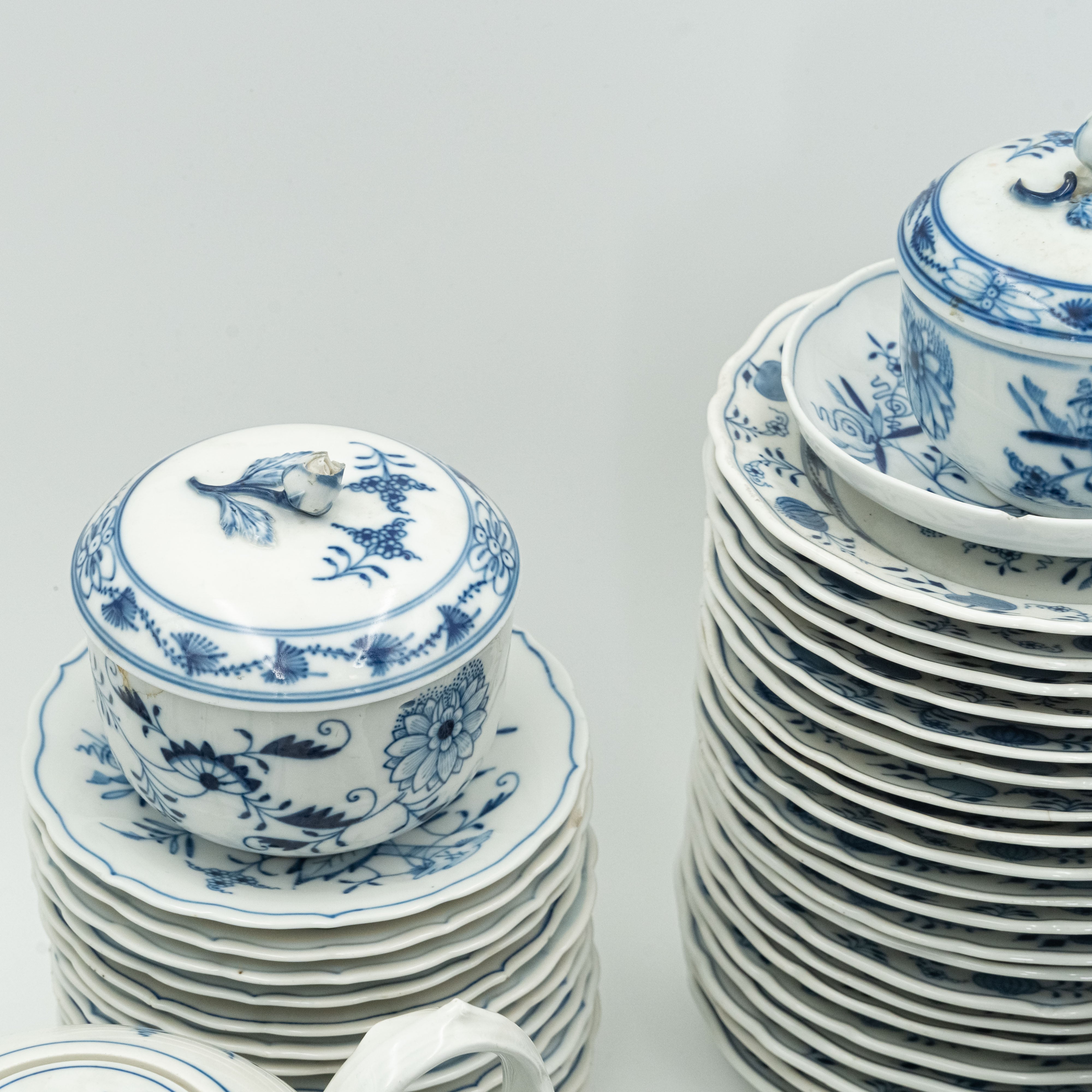 Magnificent 19th century Meissen "Onion" pattern porcelain tea and coffee service