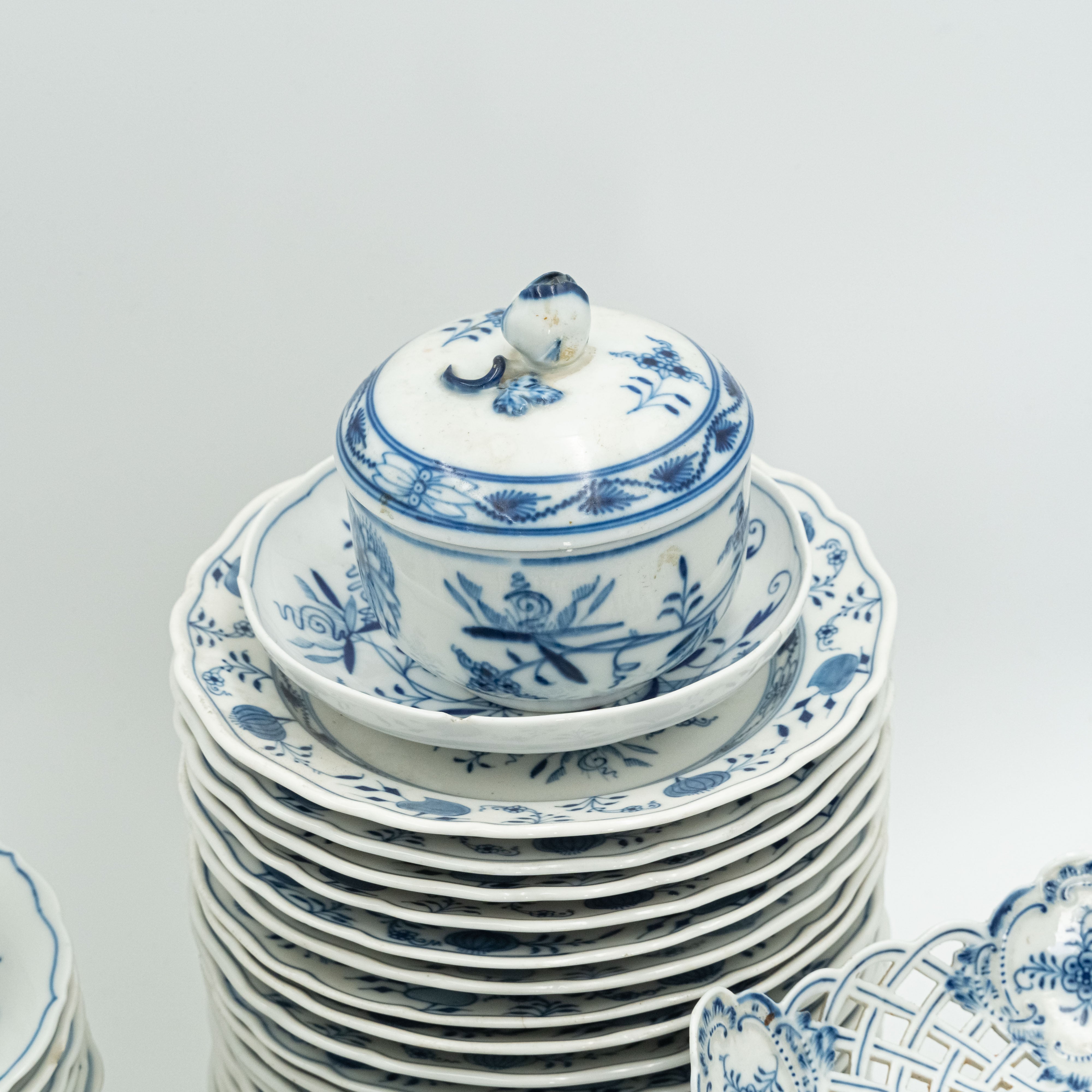 Magnificent 19th century Meissen "Onion" pattern porcelain tea and coffee service