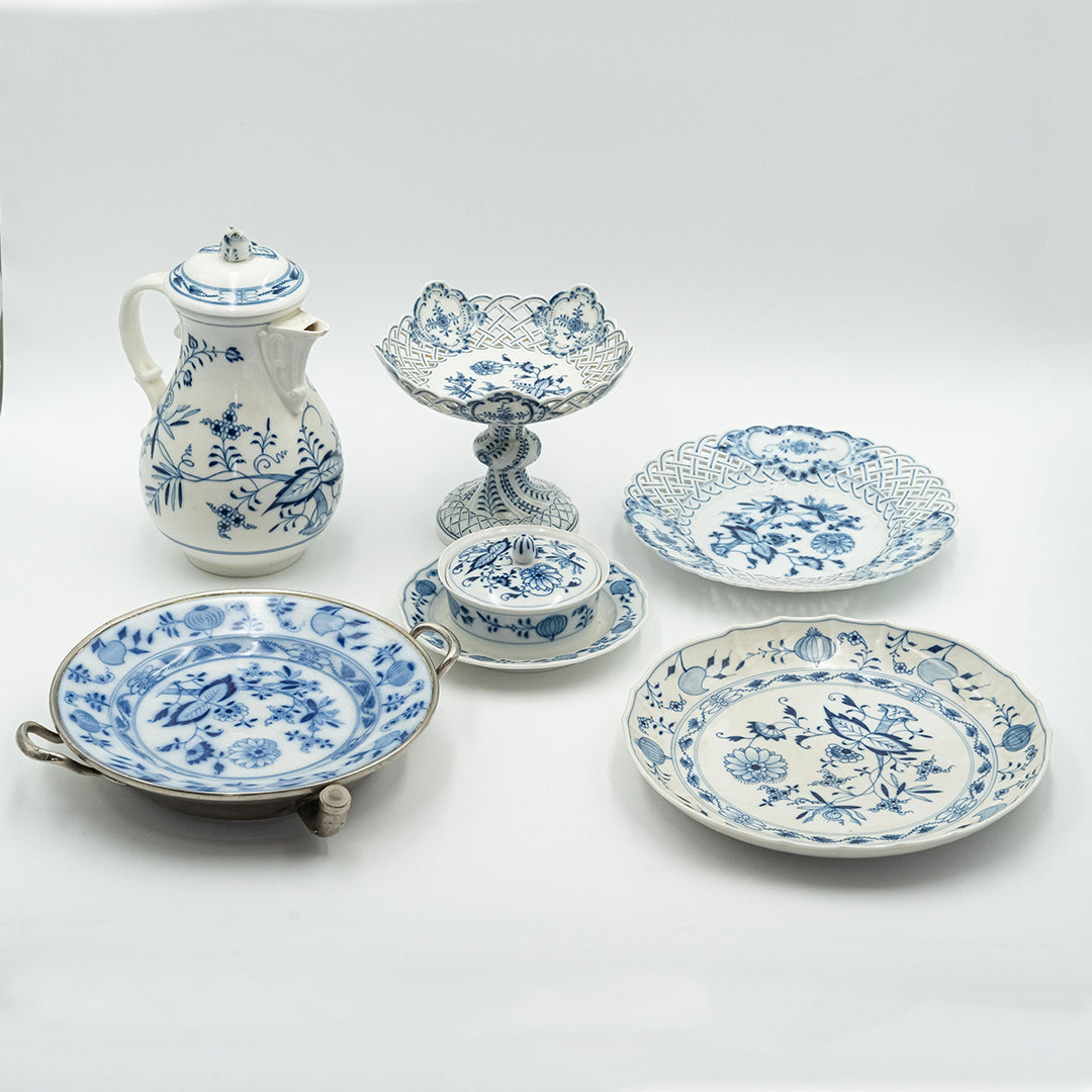 Magnificent 19th century Meissen "Onion" pattern porcelain tea and coffee service