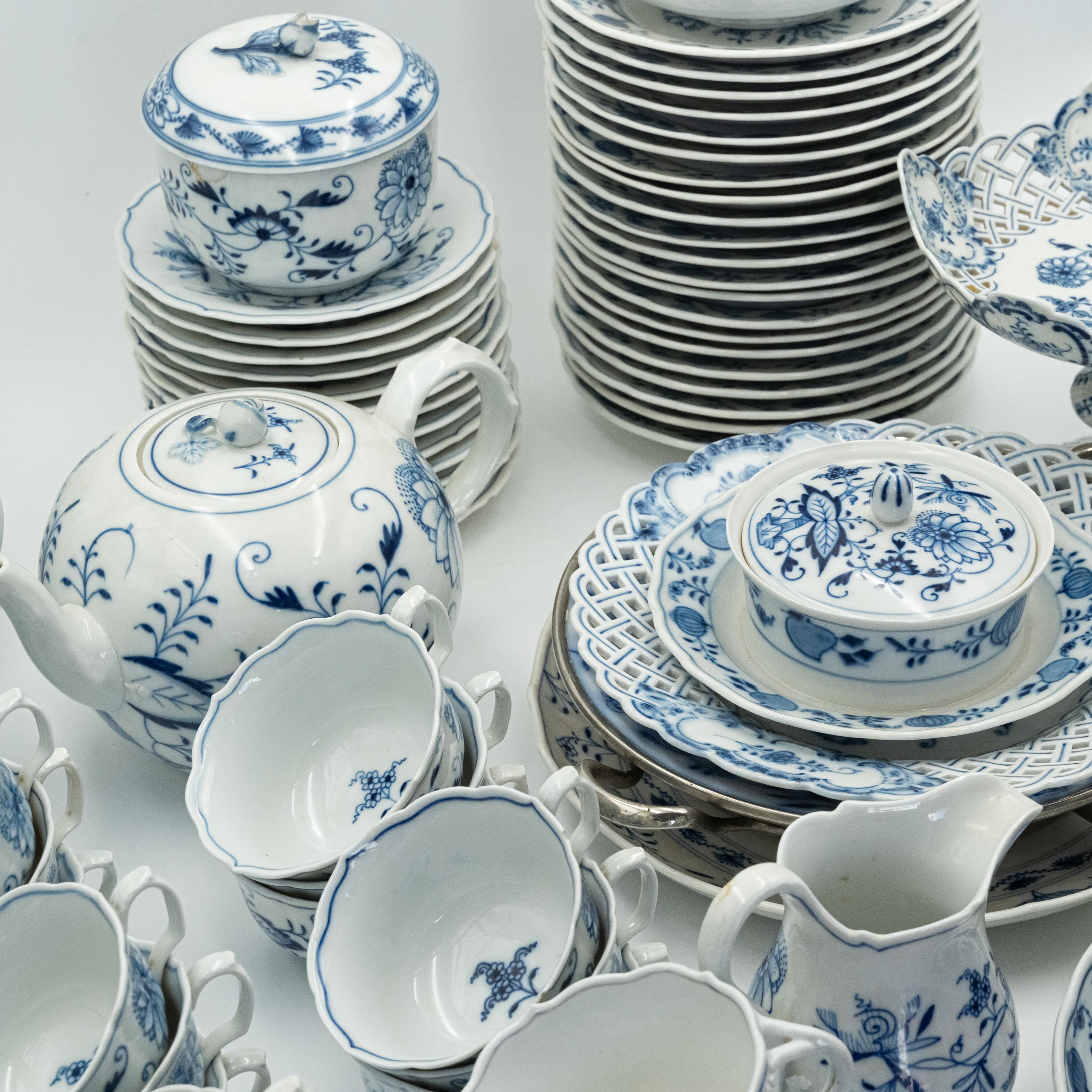 Magnificent 19th century Meissen "Onion" pattern porcelain tea and coffee service