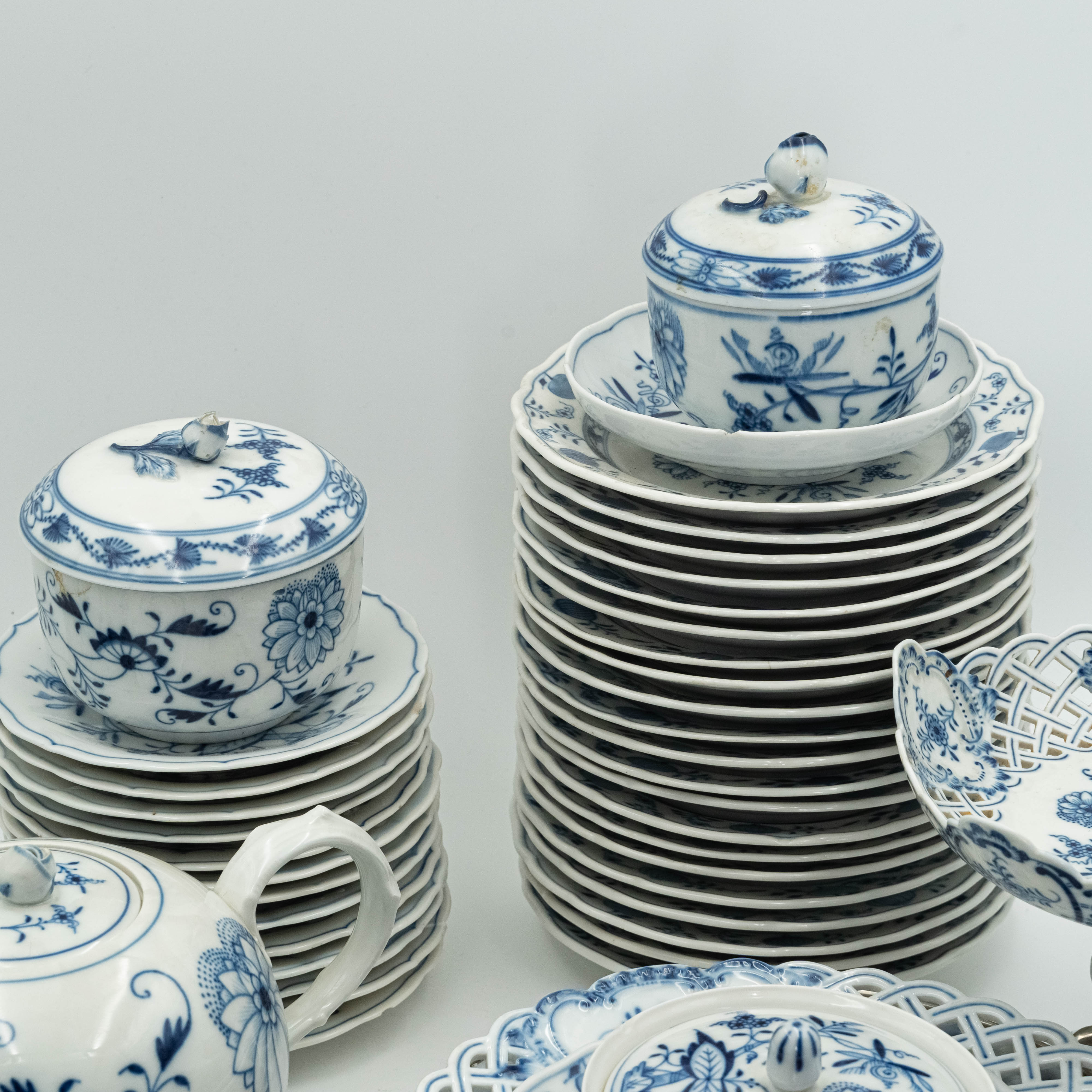 Magnificent 19th century Meissen "Onion" pattern porcelain tea and coffee service