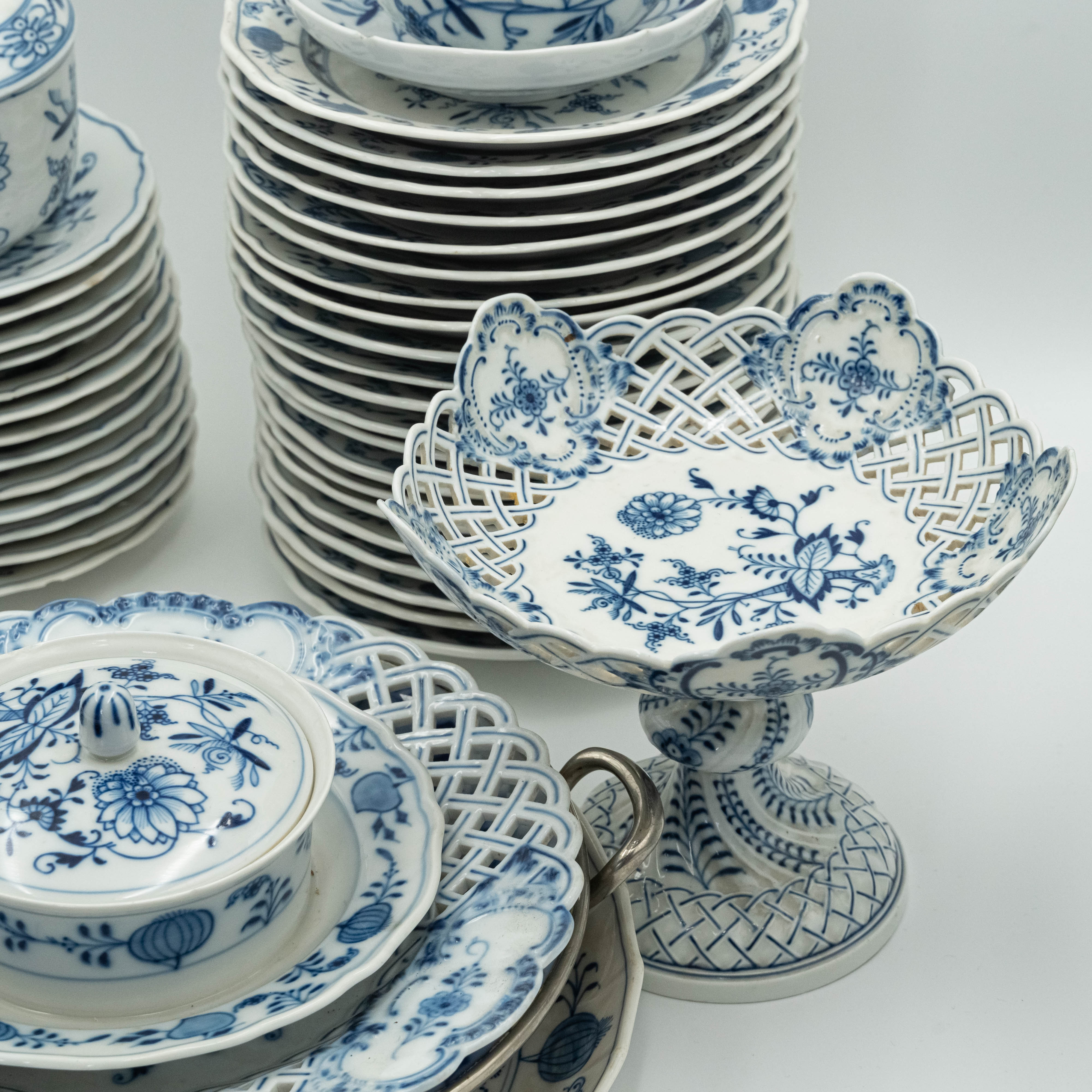 Magnificent 19th century Meissen "Onion" pattern porcelain tea and coffee service