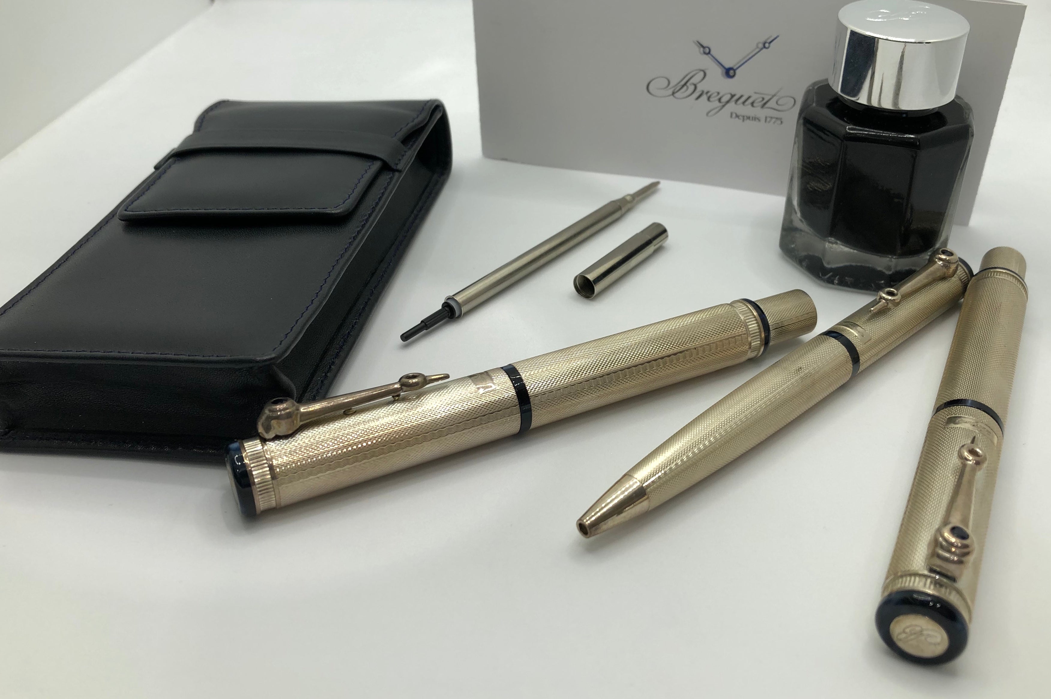 BREGUET: JUEGO DE 3 INSTRUMENTOS DE ESCRITURA EN PLATA DE LEY