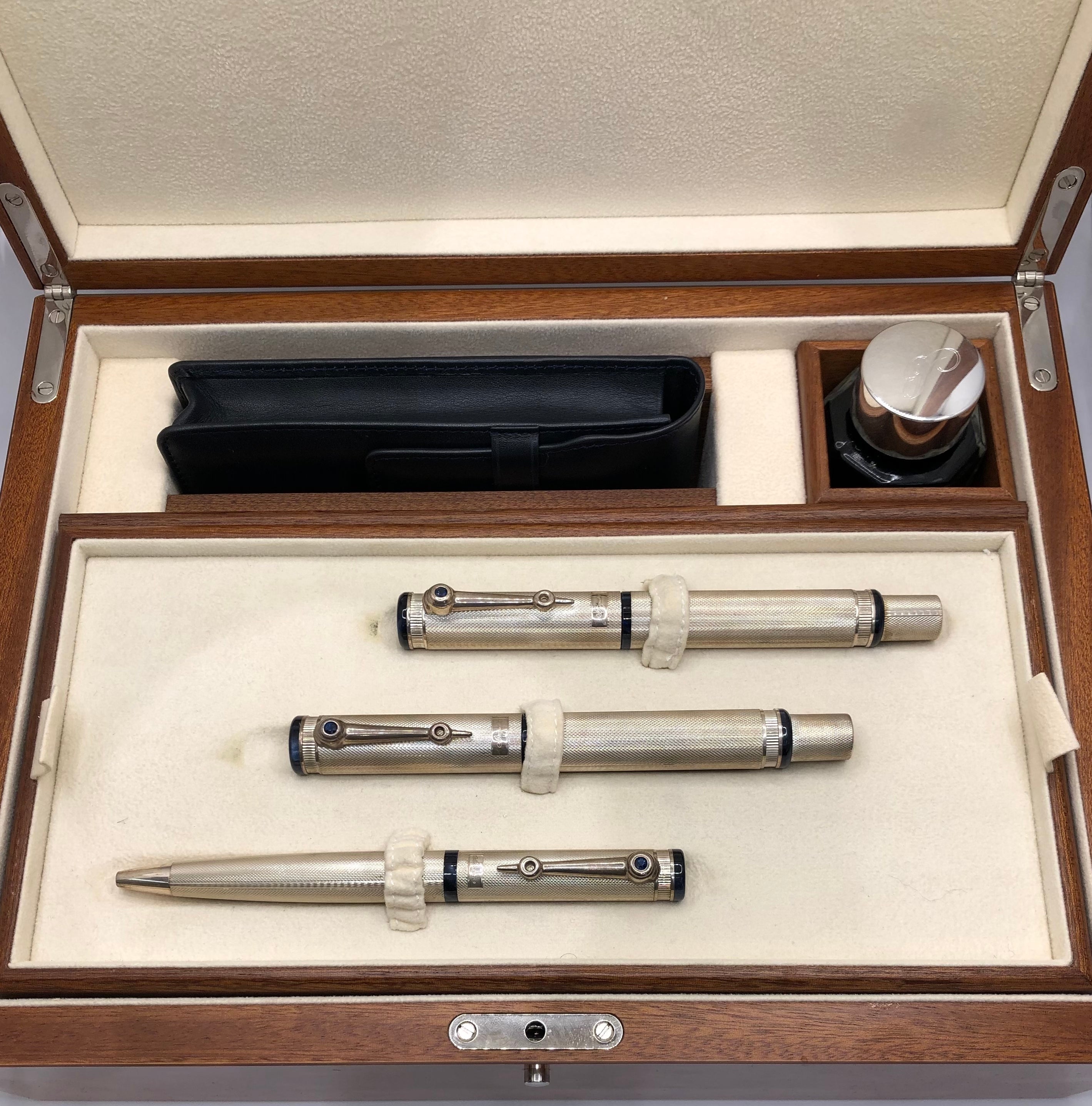 BREGUET: JUEGO DE 3 INSTRUMENTOS DE ESCRITURA EN PLATA DE LEY