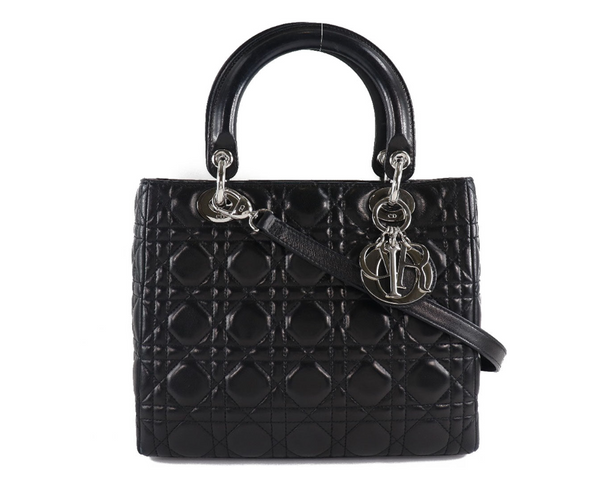 Bolso Lady Dior de tamaño mediano en piel de cordero negra con correa larga