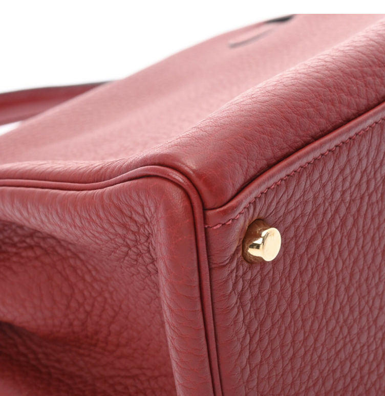 Hermes Kelly 32 en cuero rojo con correa y accesorios.