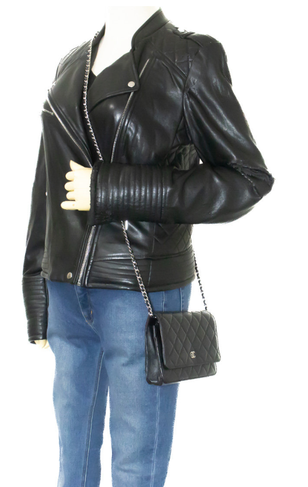 Billetera CC CC Clas Class CC de Lambskin acolchada 2016 de 2016 en cadena con hardware plateado en color negro