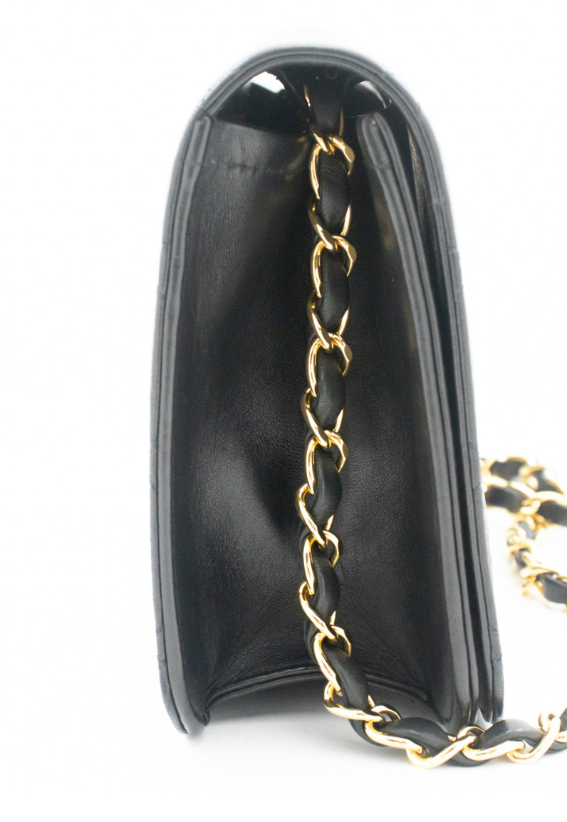 CHANEL Bolso de hombro de piel de cordero acolchado negro con solapa de cadena completa en juego completo