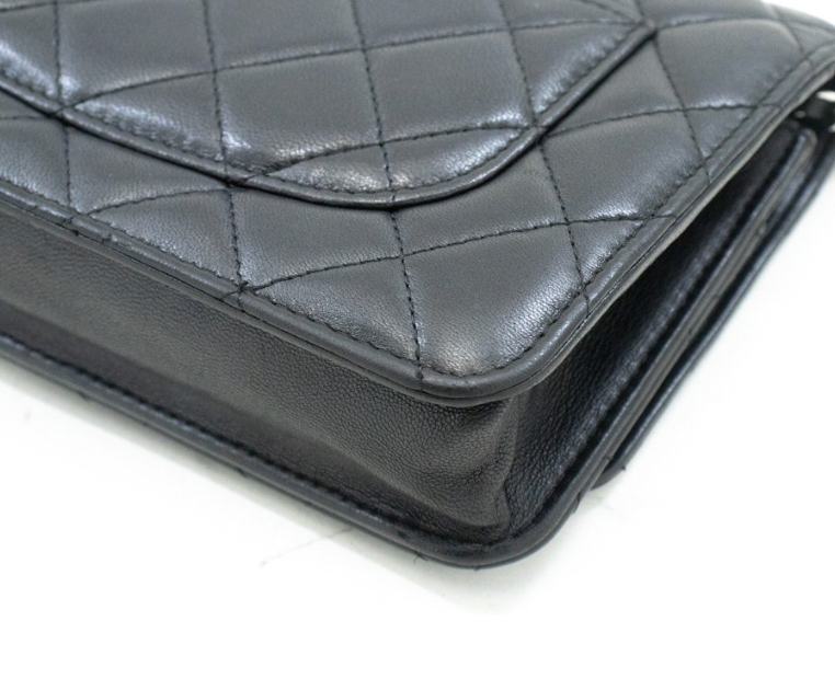 Billetera CC CC Clas Class CC de Lambskin acolchada 2016 de 2016 en cadena con hardware plateado en color negro