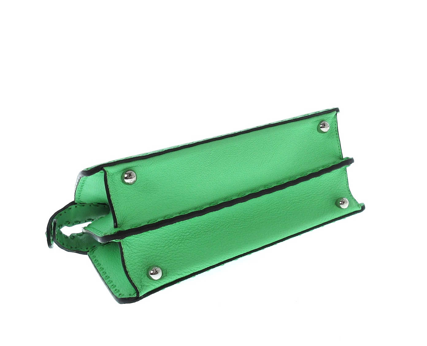 FENDI PEEKABOO SELLERIA en color verde acompañado de una correa larga