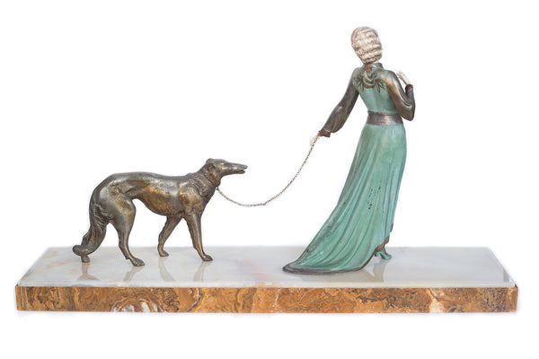 J. Roggia “Elegante Et Son Chien” Escultura Art Déco de bronce de una dama y un perro sobre base de mármol