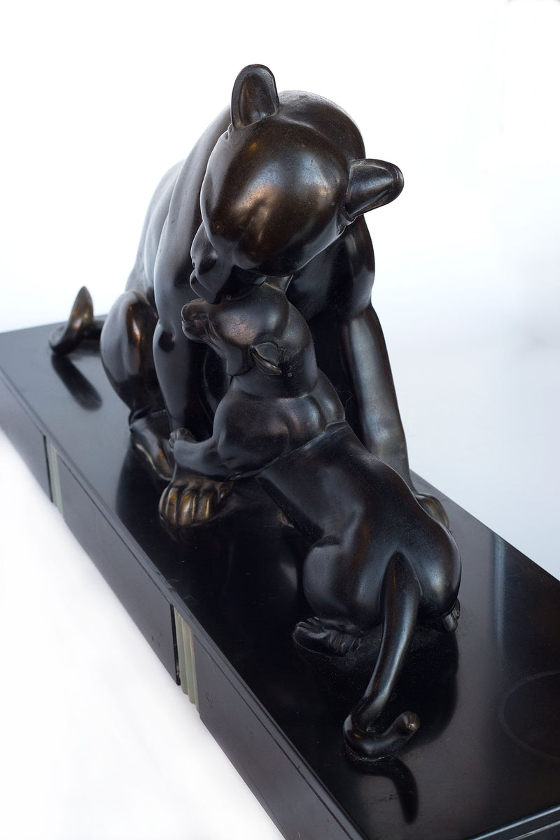 艾琳·羅查德 (Irenee Rochard) 創作的一隻帶有幼崽的生鏽青銅豹 (1906-1984)