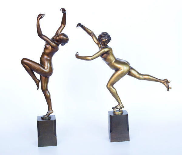 Dos esculturas Art Déco de bronce de H. Calot “Nude Dancer” y “Roller Skater” sobre un pedestal de bronce