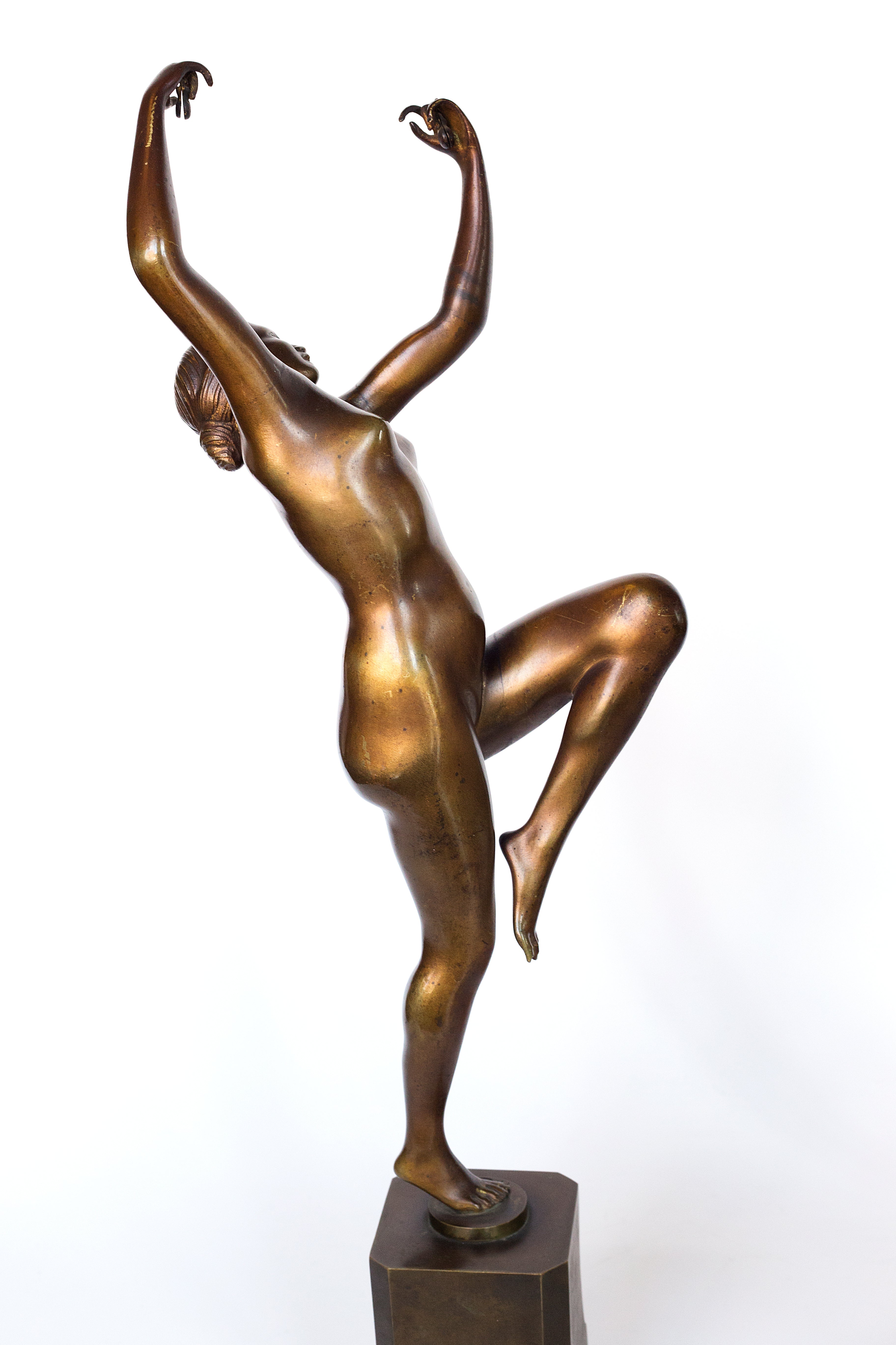 Dos esculturas Art Déco de bronce de H. Calot “Nude Dancer” y “Roller Skater” sobre un pedestal de bronce