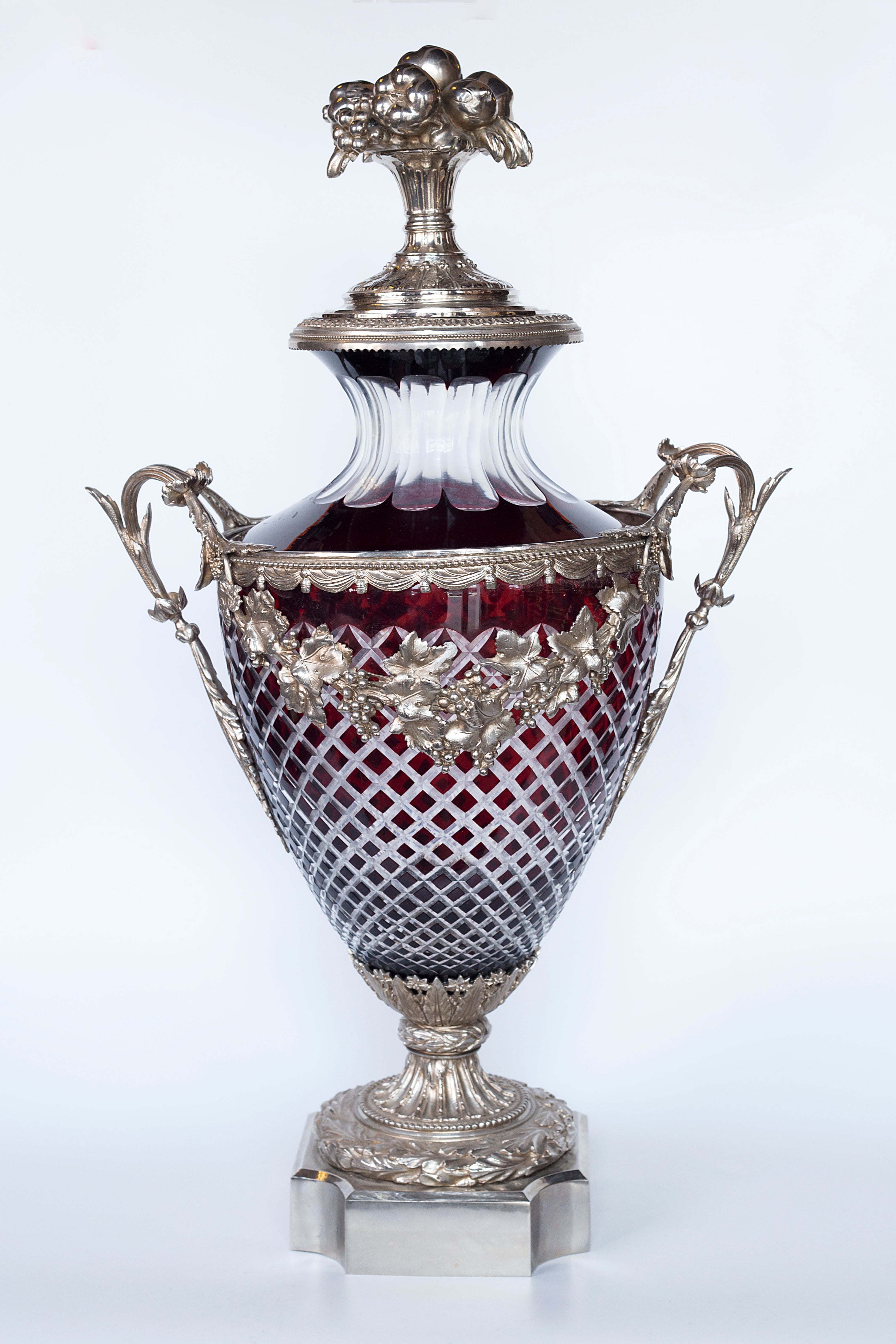 Par de jarrones decorativos masivos de Baccarat